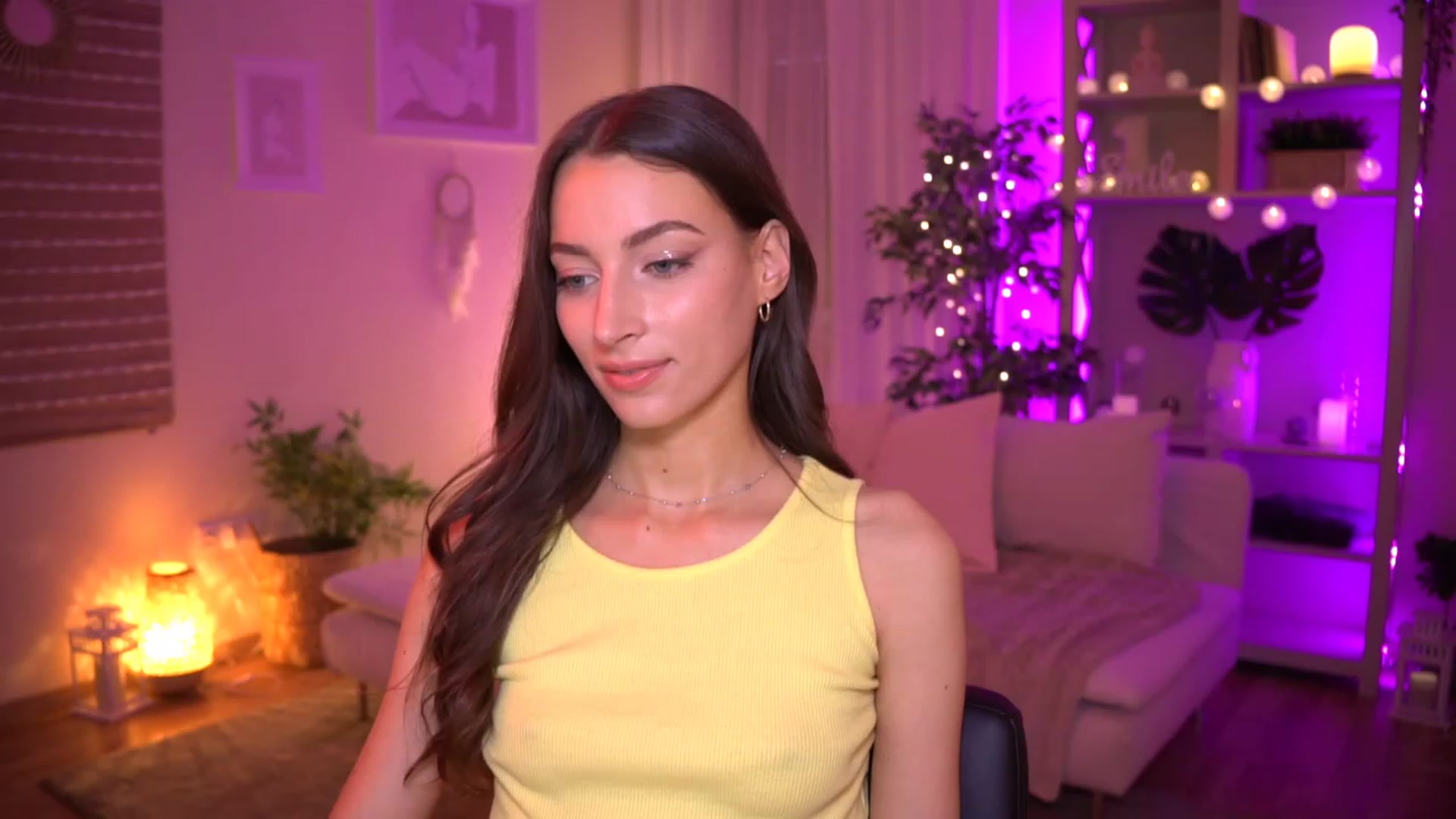 Gallery image thumbnail from Emily_grey69's myfreecams stream on, 06/11/2023, 19:24 image 6 of 20