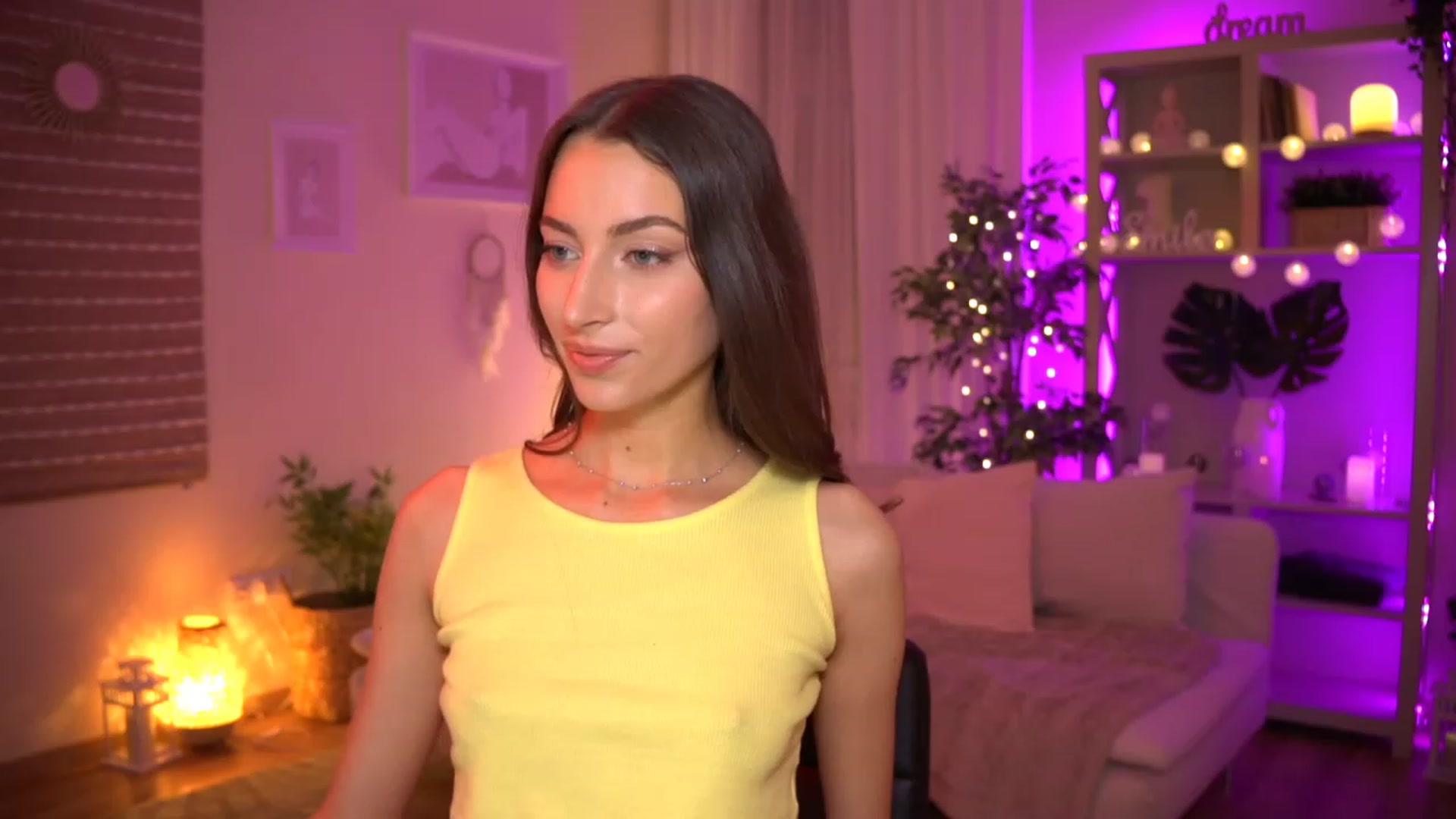 Gallery image thumbnail from Emily_grey69's myfreecams stream on, 06/11/2023, 19:24 image 14 of 20