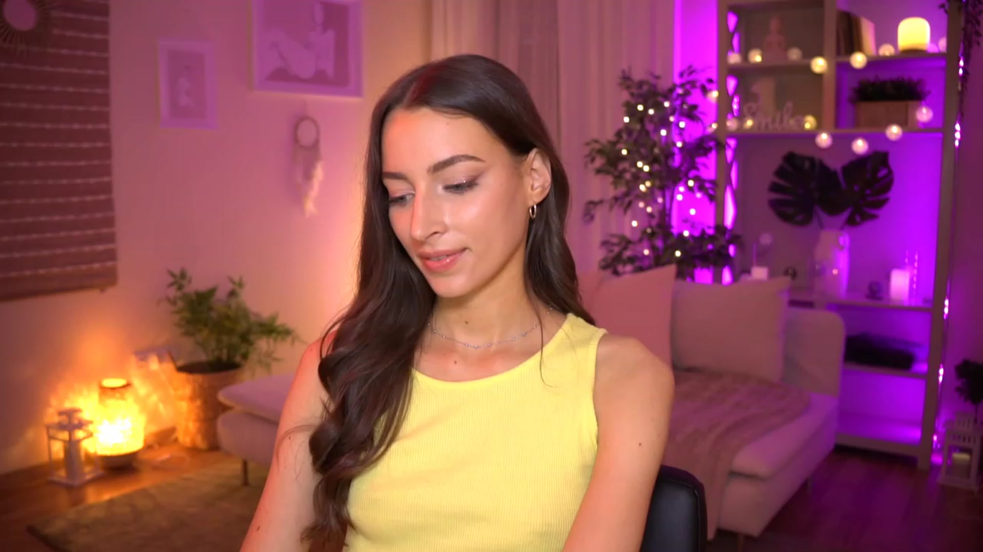 Gallery image thumbnail from Emily_grey69's myfreecams stream on, 06/11/2023, 19:24 image 9 of 20