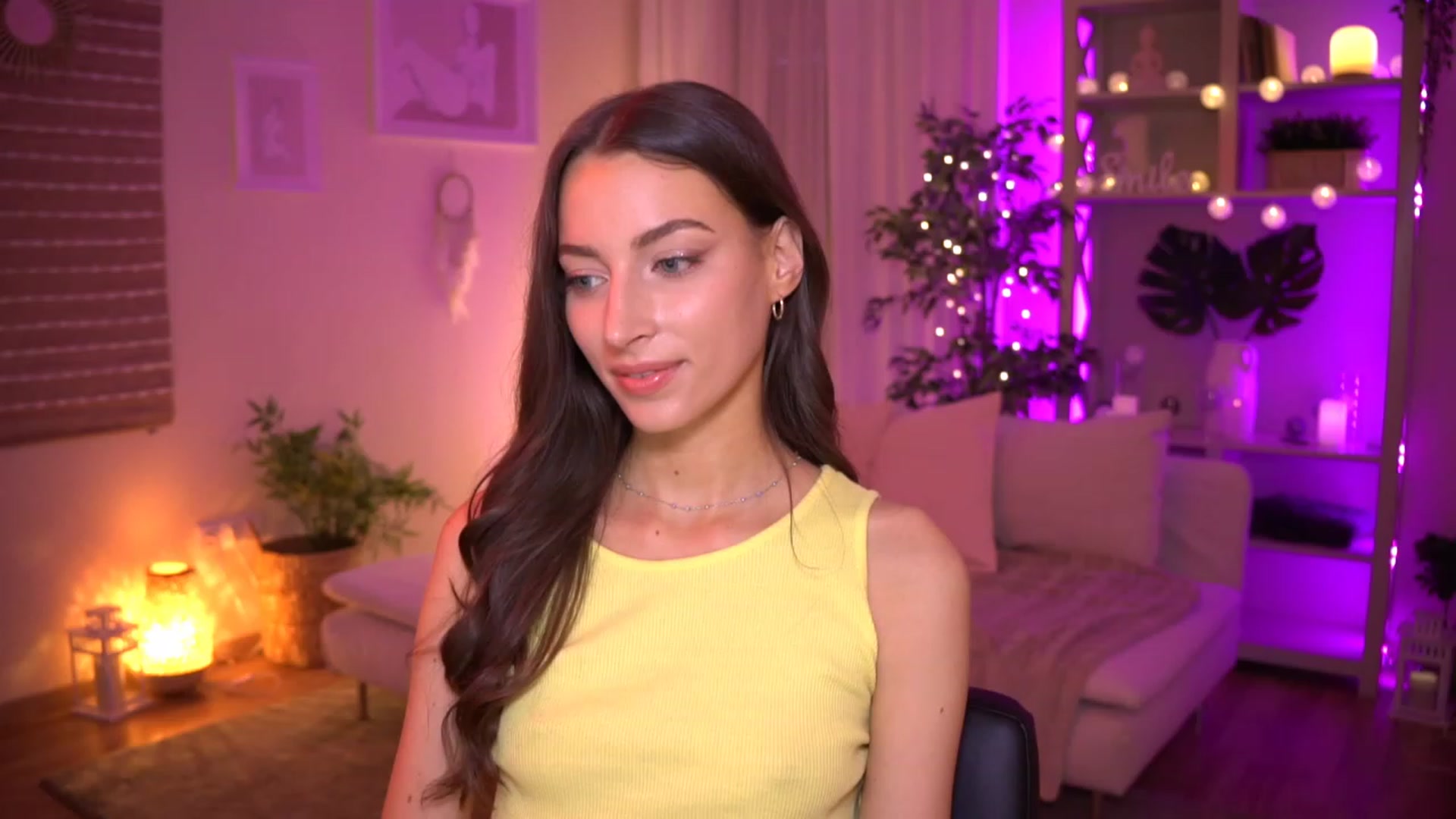 Gallery image thumbnail from Emily_grey69's myfreecams stream on, 06/11/2023, 19:24 image 8 of 20