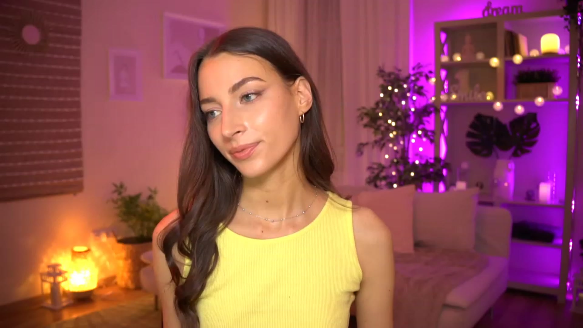 Gallery image thumbnail from Emily_grey69's myfreecams stream on, 06/11/2023, 19:24 image 15 of 20