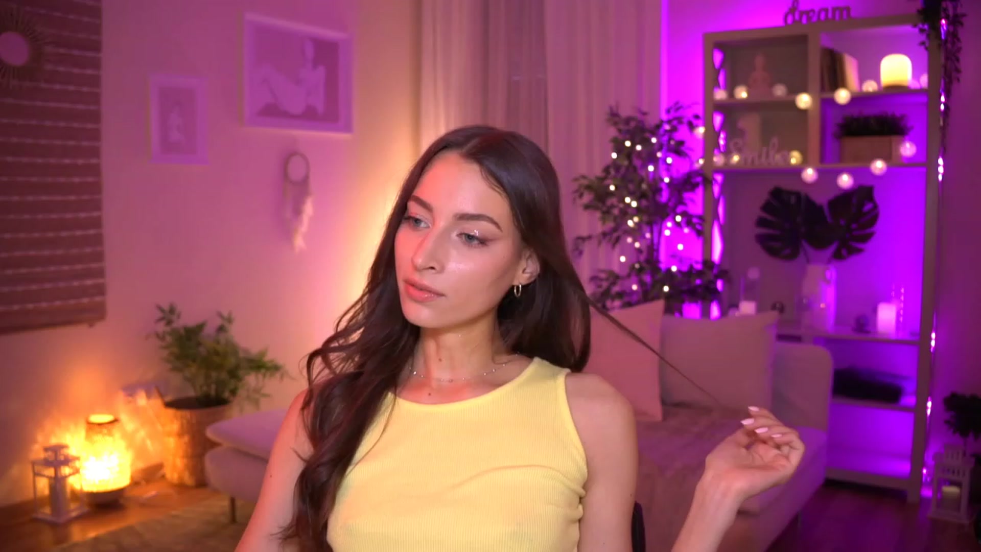Gallery image thumbnail from Emily_grey69's myfreecams stream on, 06/11/2023, 19:24 image 1 of 20