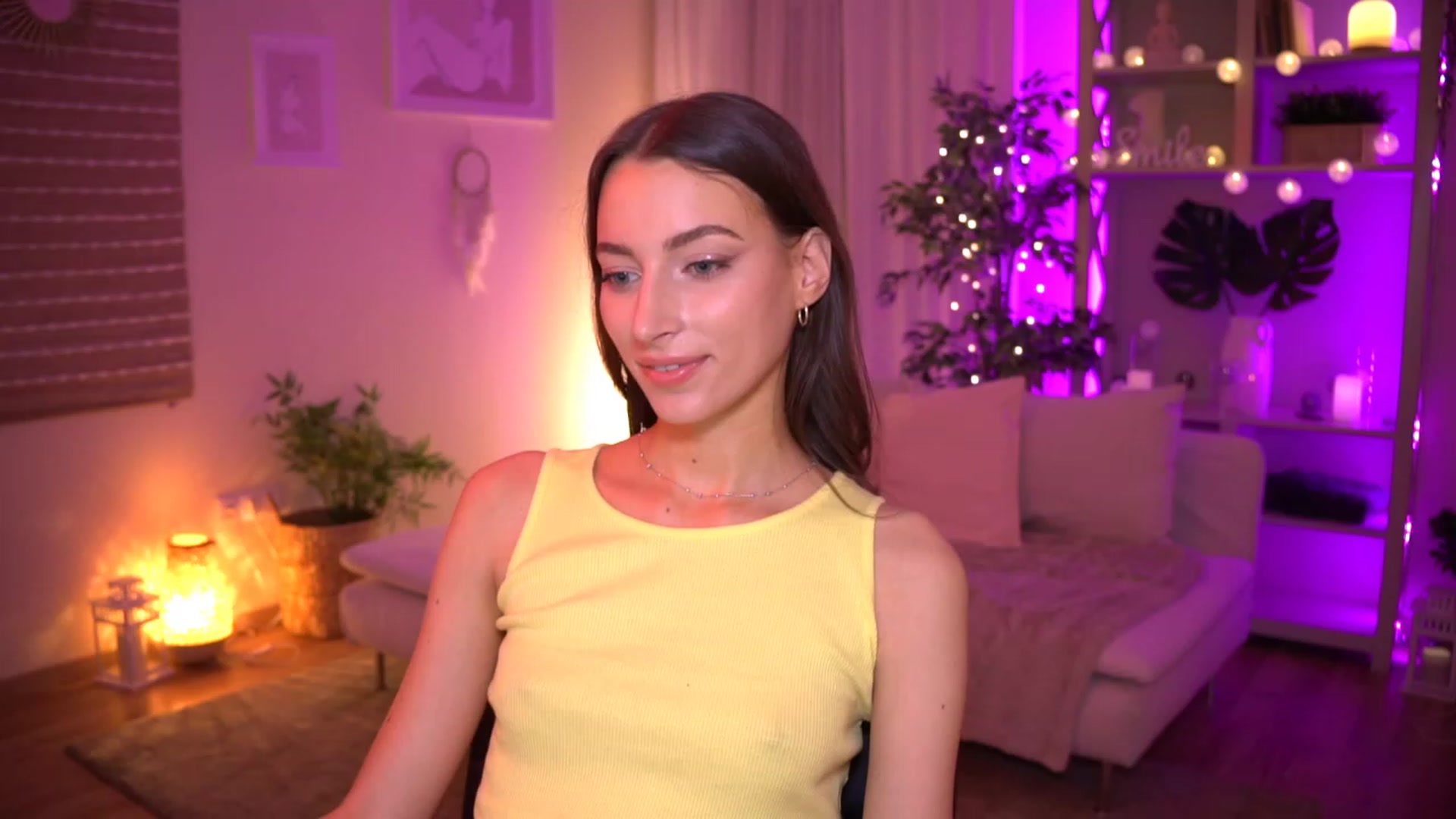 Gallery image thumbnail from Emily_grey69's myfreecams stream on, 06/11/2023, 19:24 image 16 of 20