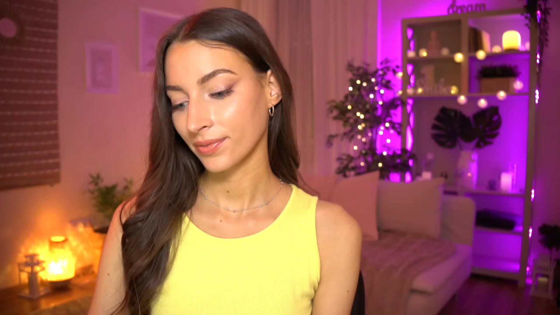 Gallery image thumbnail from Emily_grey69's myfreecams stream on, 06/11/2023, 19:24 image 2 of 20