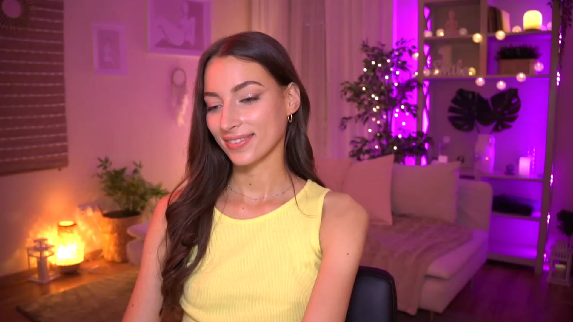 Gallery image thumbnail from Emily_grey69's myfreecams stream on, 06/11/2023, 19:24 image 7 of 20