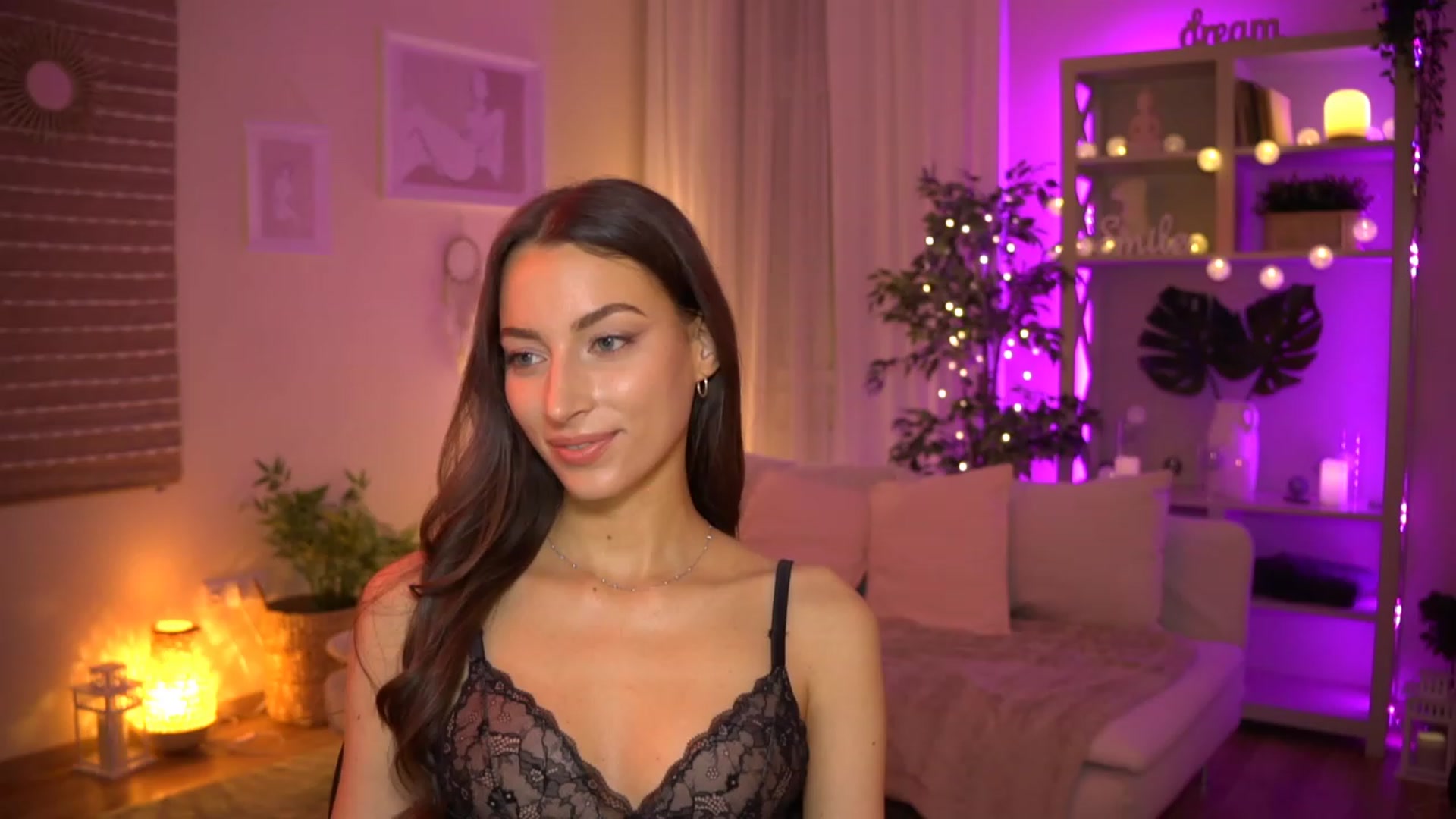 Gallery image thumbnail from Emily_grey69's myfreecams stream on, 06/11/2023, 20:28 image 14 of 20