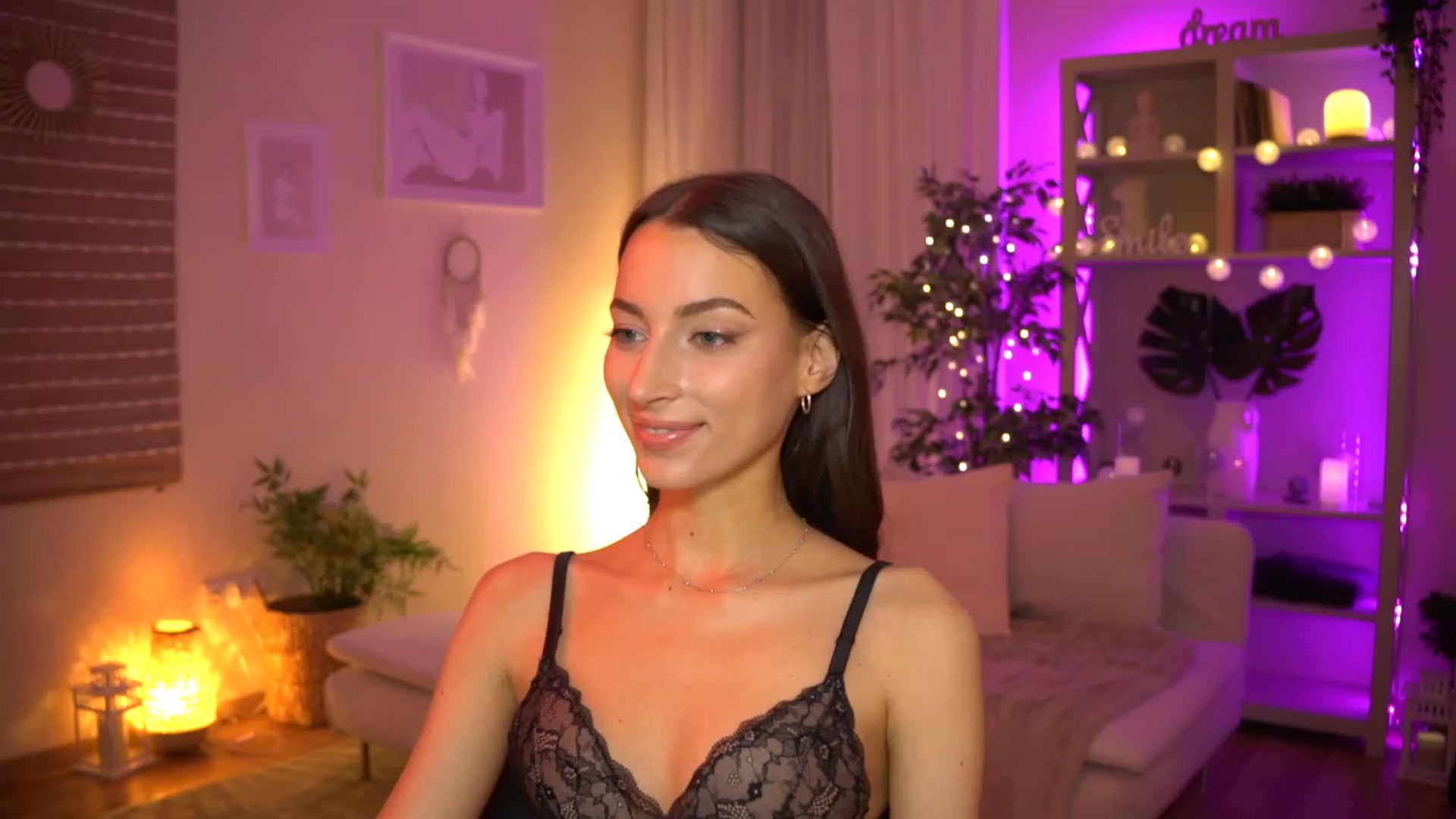 Gallery image thumbnail from Emily_grey69's myfreecams stream on, 06/11/2023, 20:28 image 10 of 20