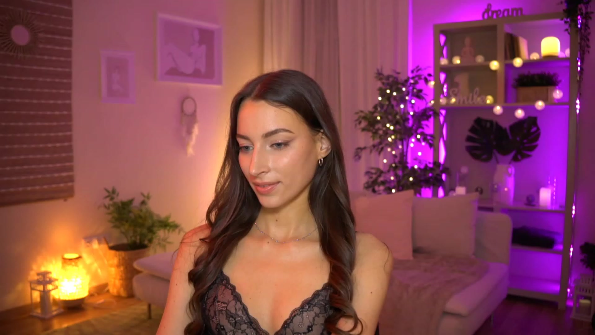 Gallery image thumbnail from Emily_grey69's myfreecams stream on, 06/11/2023, 20:28 image 17 of 20
