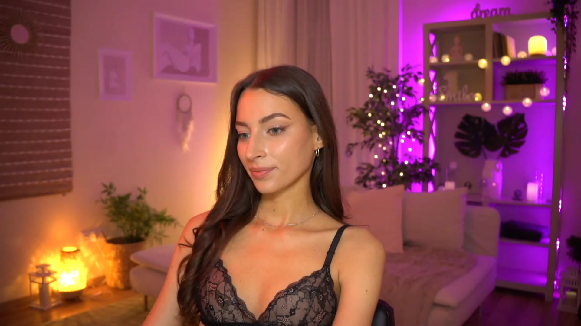 Gallery image thumbnail from Emily_grey69's myfreecams stream on, 06/11/2023, 20:28 image 1 of 20