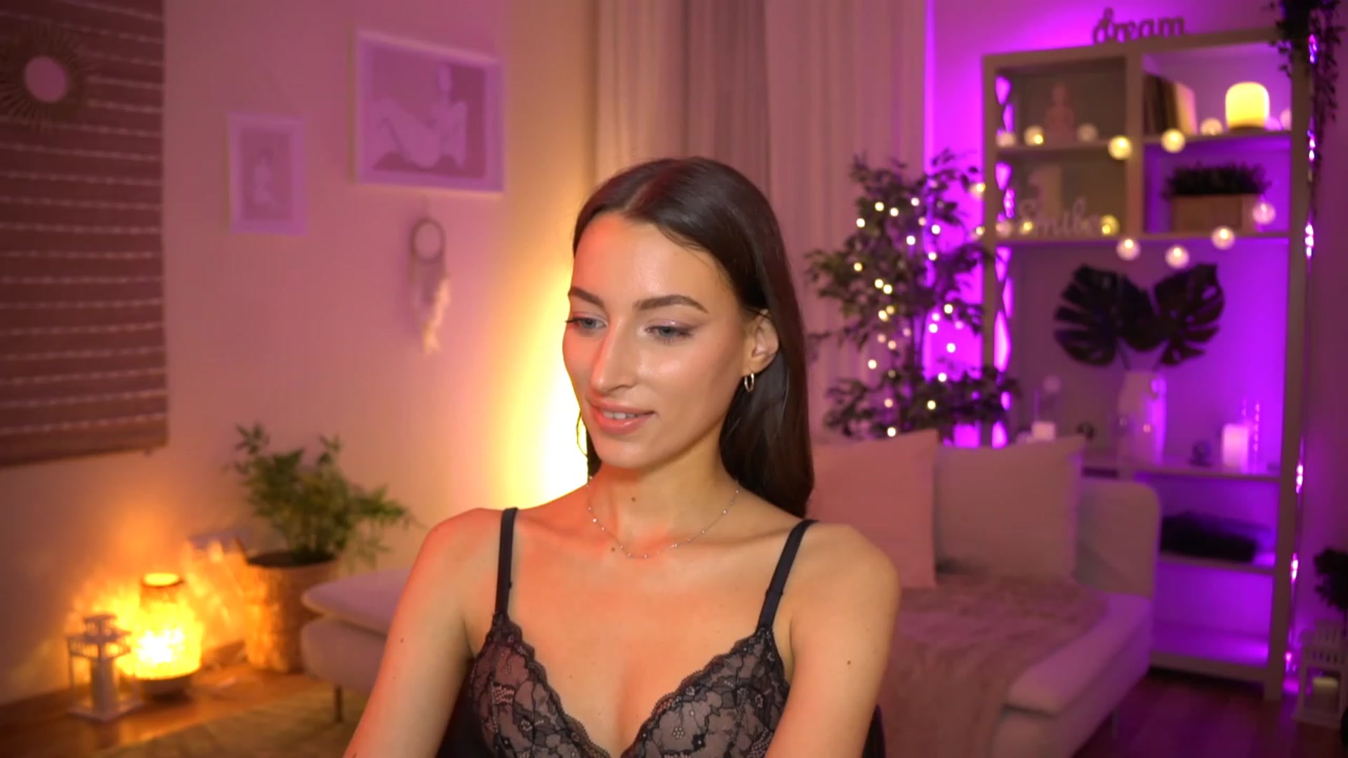 Gallery image thumbnail from Emily_grey69's myfreecams stream on, 06/11/2023, 20:28 image 12 of 20