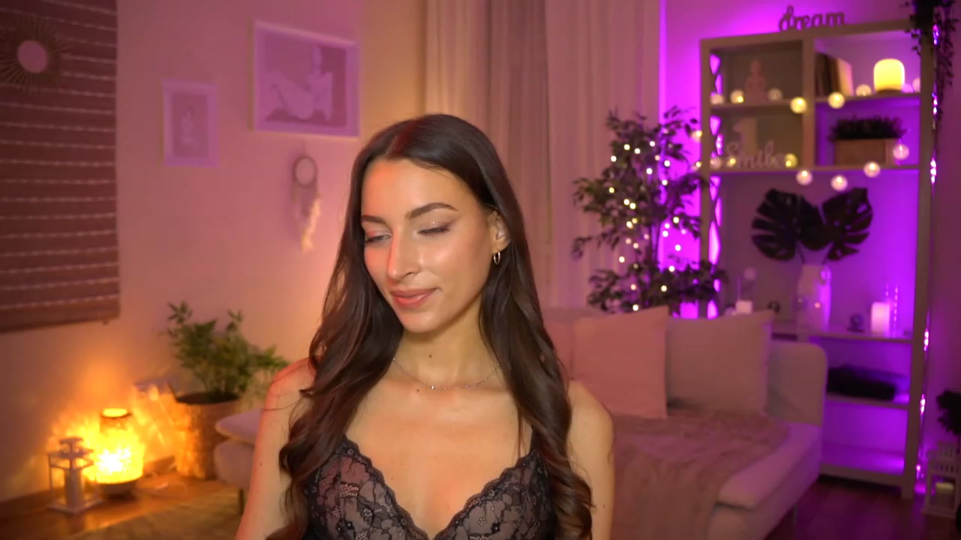Gallery image thumbnail from Emily_grey69's myfreecams stream on, 06/11/2023, 20:28 image 20 of 20