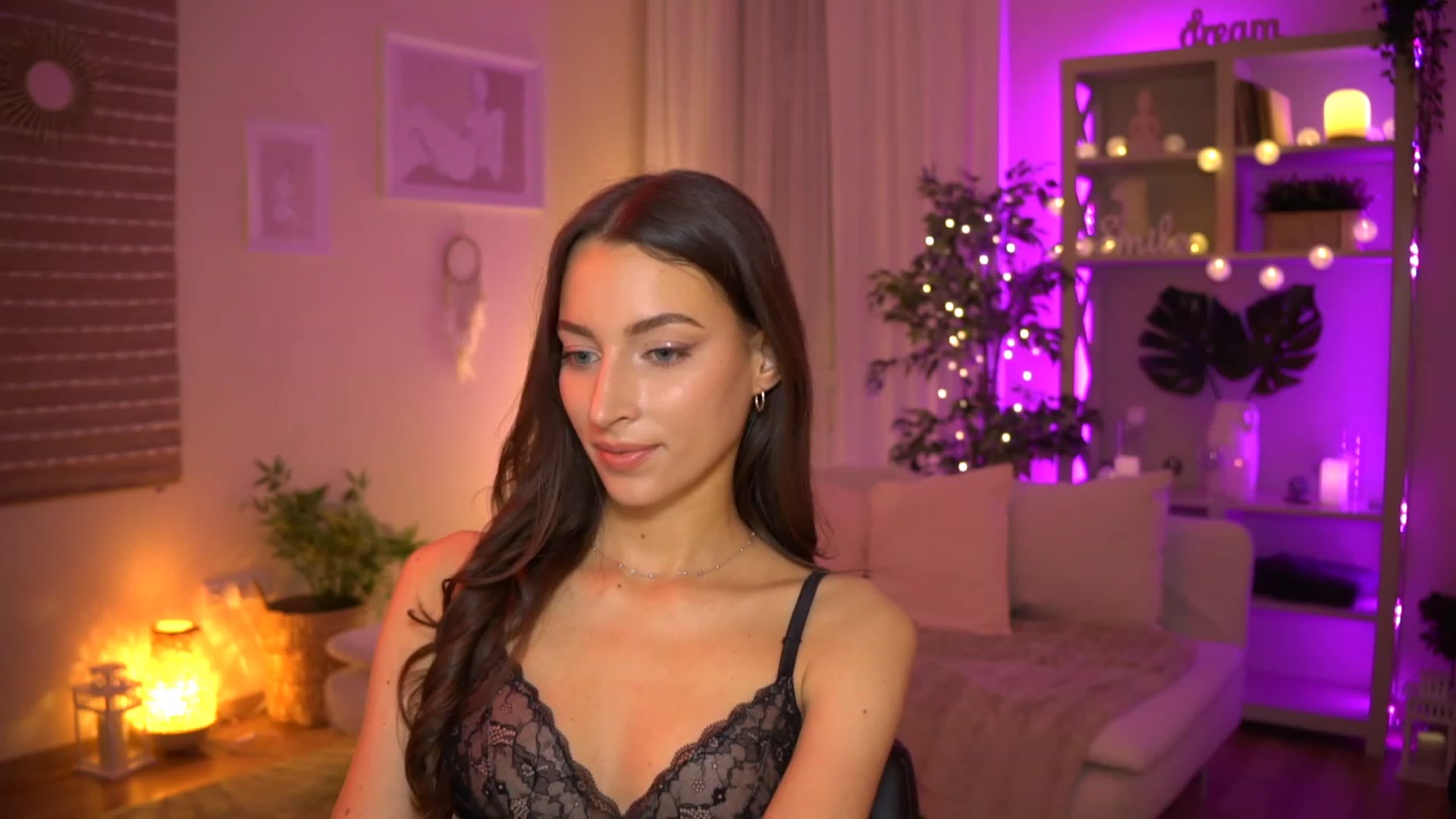 Gallery image thumbnail from Emily_grey69's myfreecams stream on, 06/11/2023, 20:28 image 2 of 20