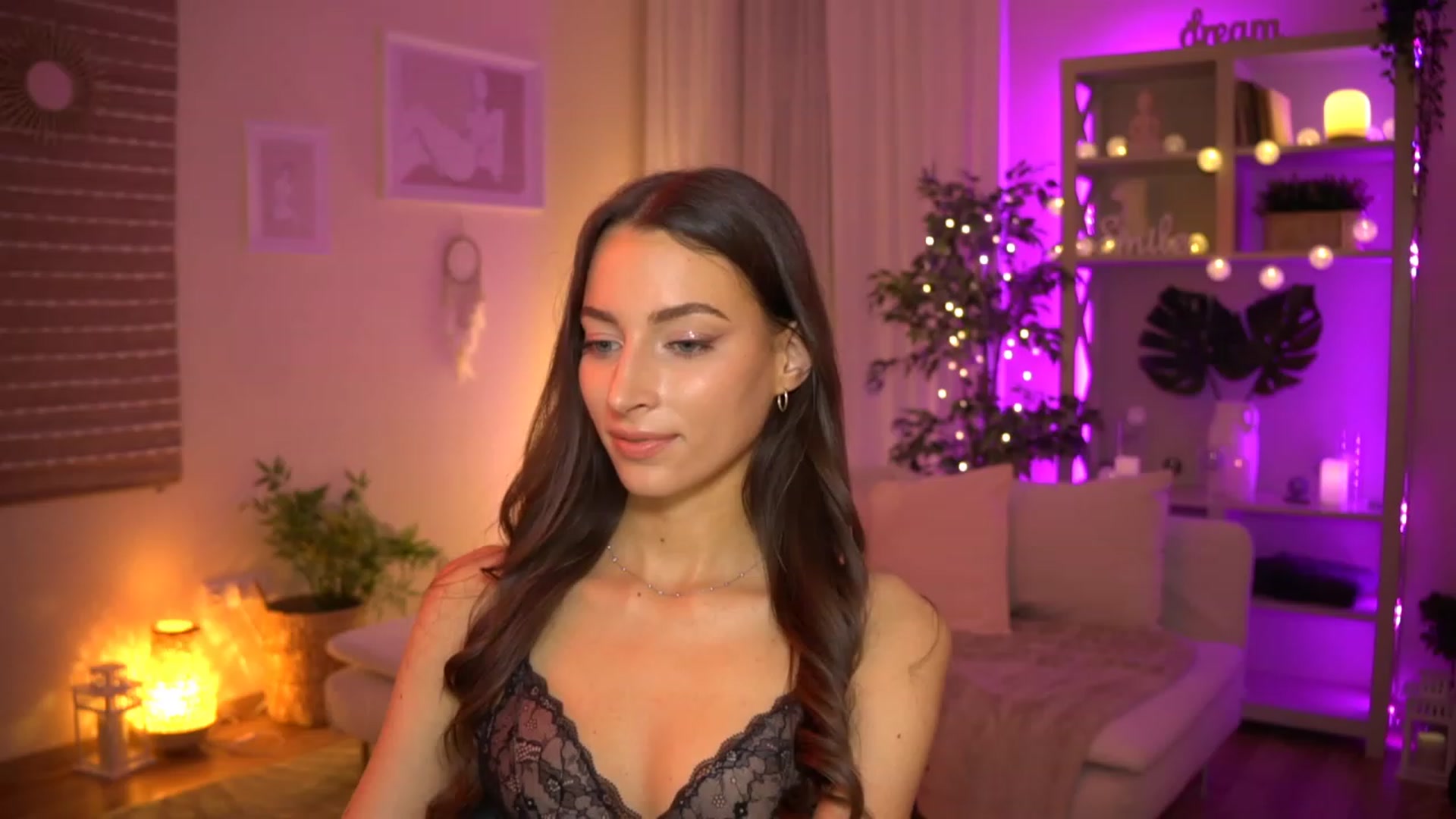 Gallery image thumbnail from Emily_grey69's myfreecams stream on, 06/11/2023, 20:28 image 18 of 20