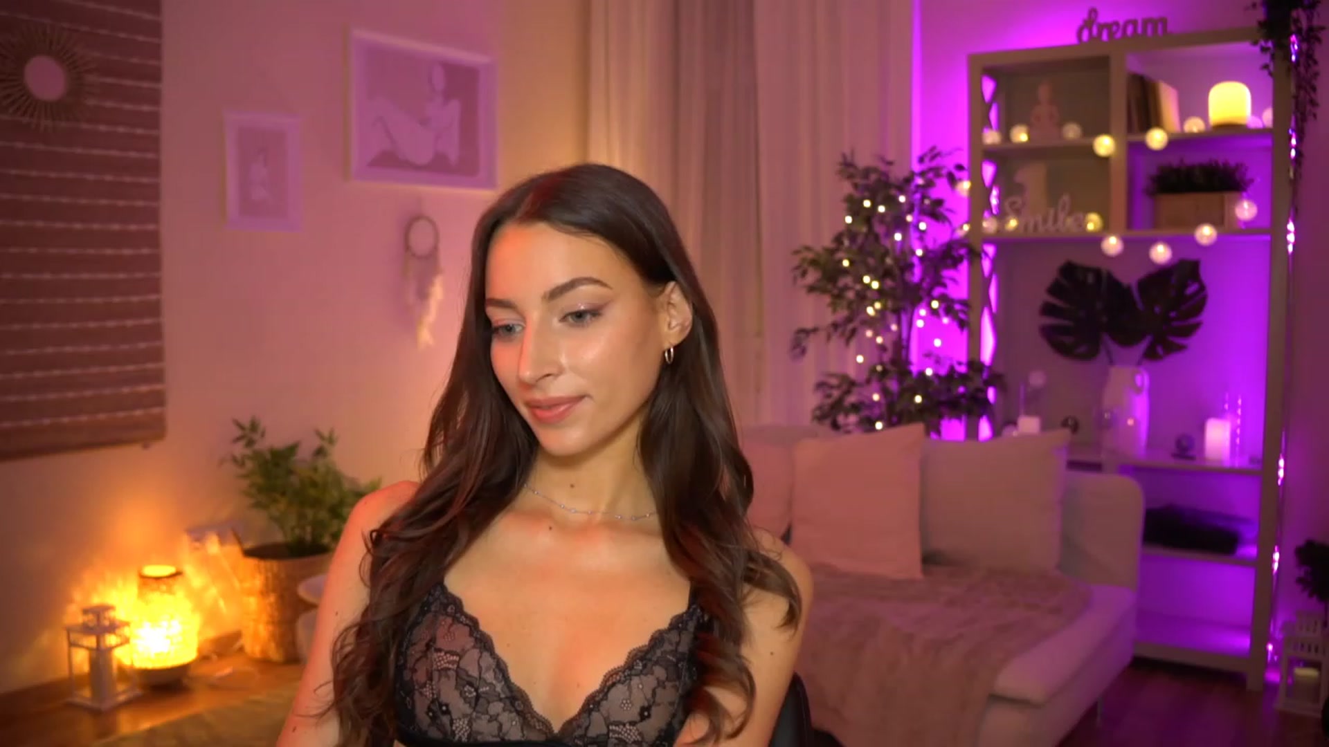 Gallery image thumbnail from Emily_grey69's myfreecams stream on, 06/11/2023, 20:28 image 6 of 20