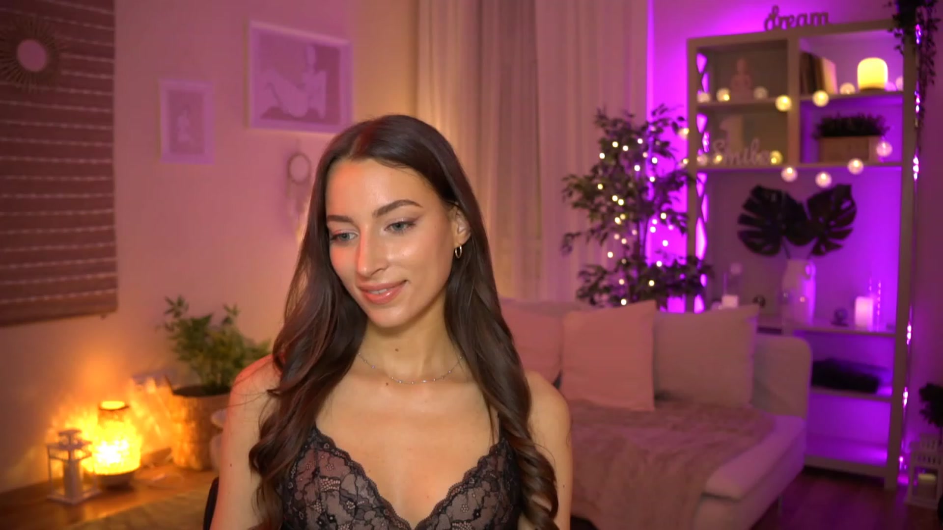 Gallery image thumbnail from Emily_grey69's myfreecams stream on, 06/11/2023, 20:28 image 19 of 20
