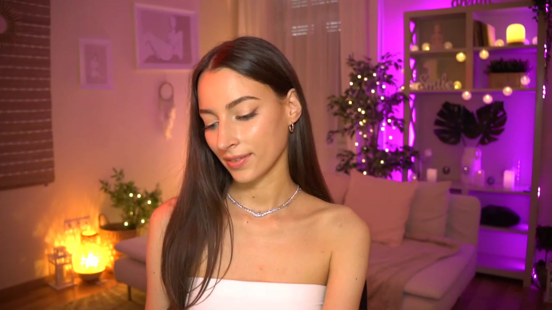 Gallery image thumbnail from Emily_grey69's myfreecams stream on, 06/14/2023, 17:10 image 7 of 20
