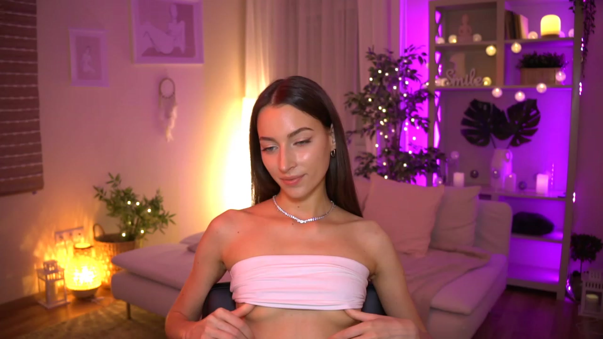 Gallery image thumbnail from Emily_grey69's myfreecams stream on, 06/14/2023, 19:11 image 17 of 20