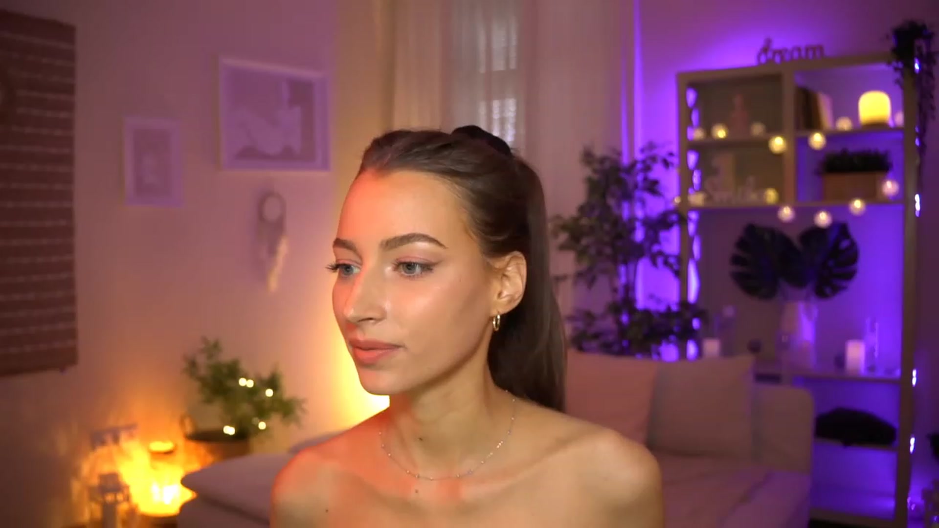 Gallery image thumbnail from Emily_grey69's myfreecams stream on, 06/17/2023, 10:34 image 14 of 20