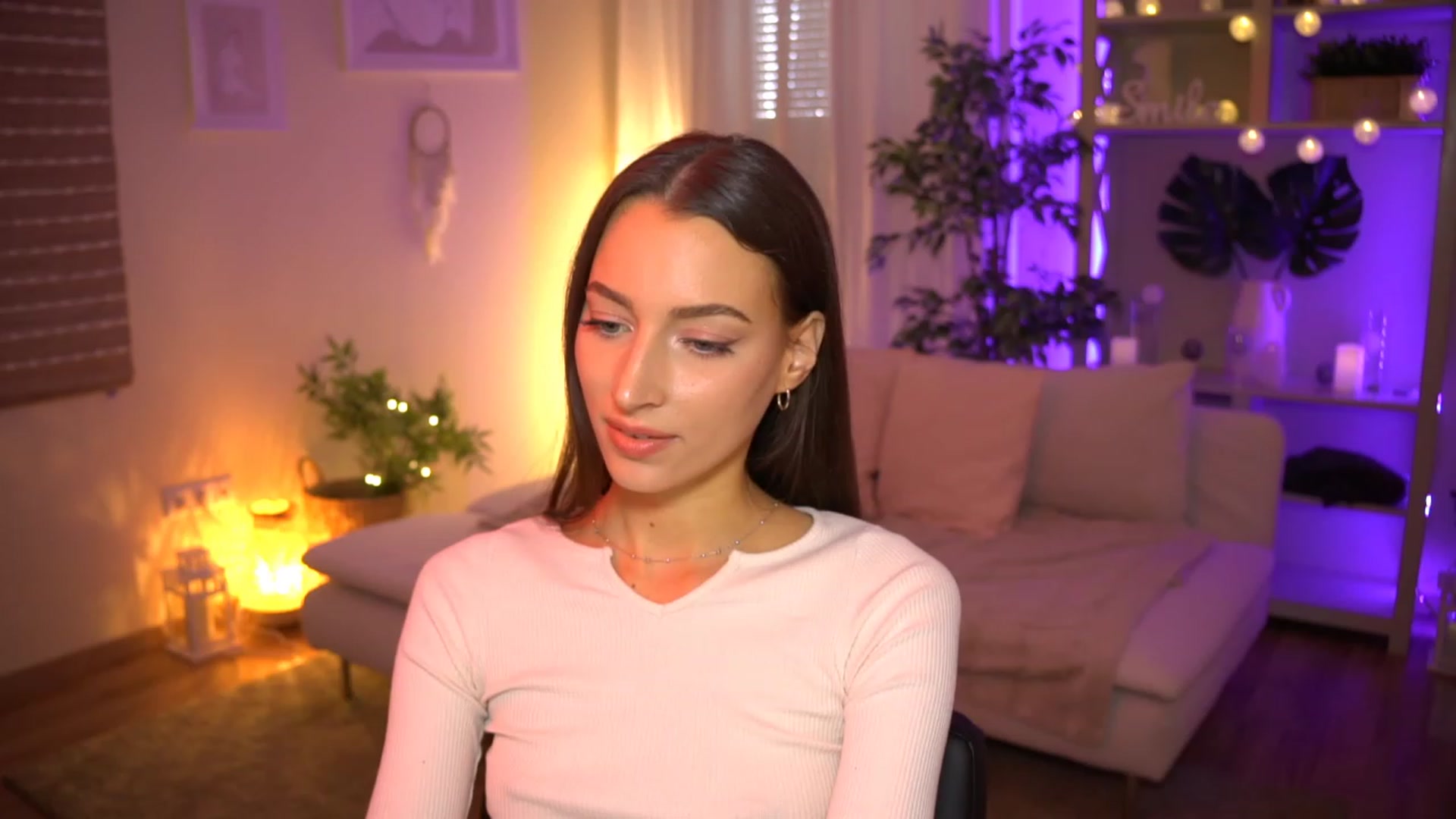 Gallery image thumbnail from Emily_grey69's myfreecams stream on, 06/17/2023, 11:45 image 17 of 20