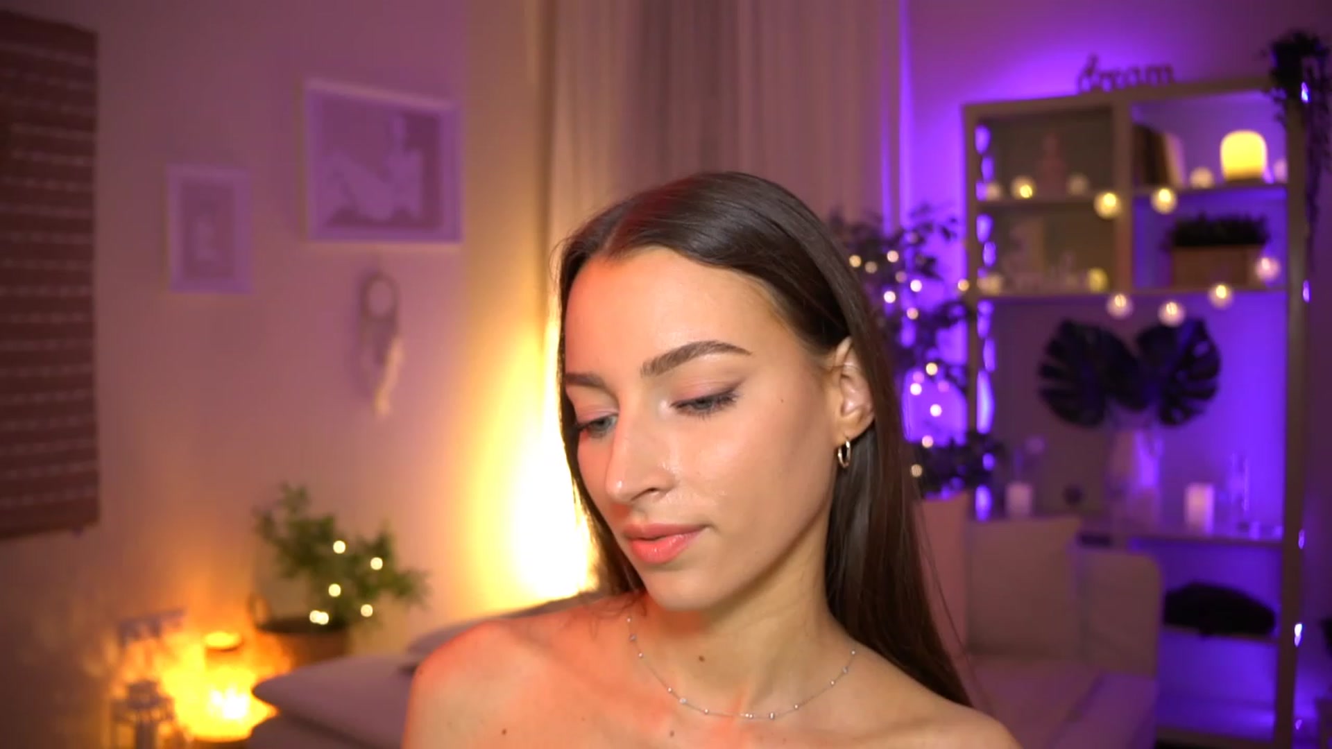 Gallery image thumbnail from Emily_grey69's myfreecams stream on, 06/18/2023, 19:29 image 2 of 20