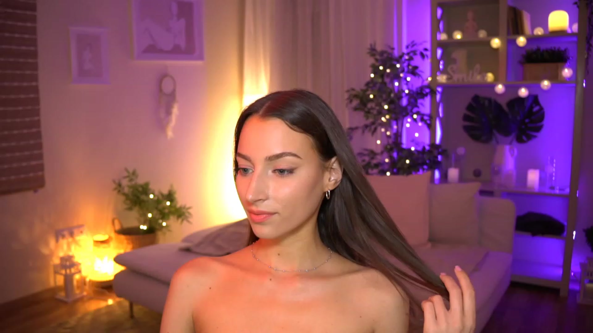 Gallery image thumbnail from Emily_grey69's myfreecams stream on, 06/18/2023, 19:29 image 5 of 20
