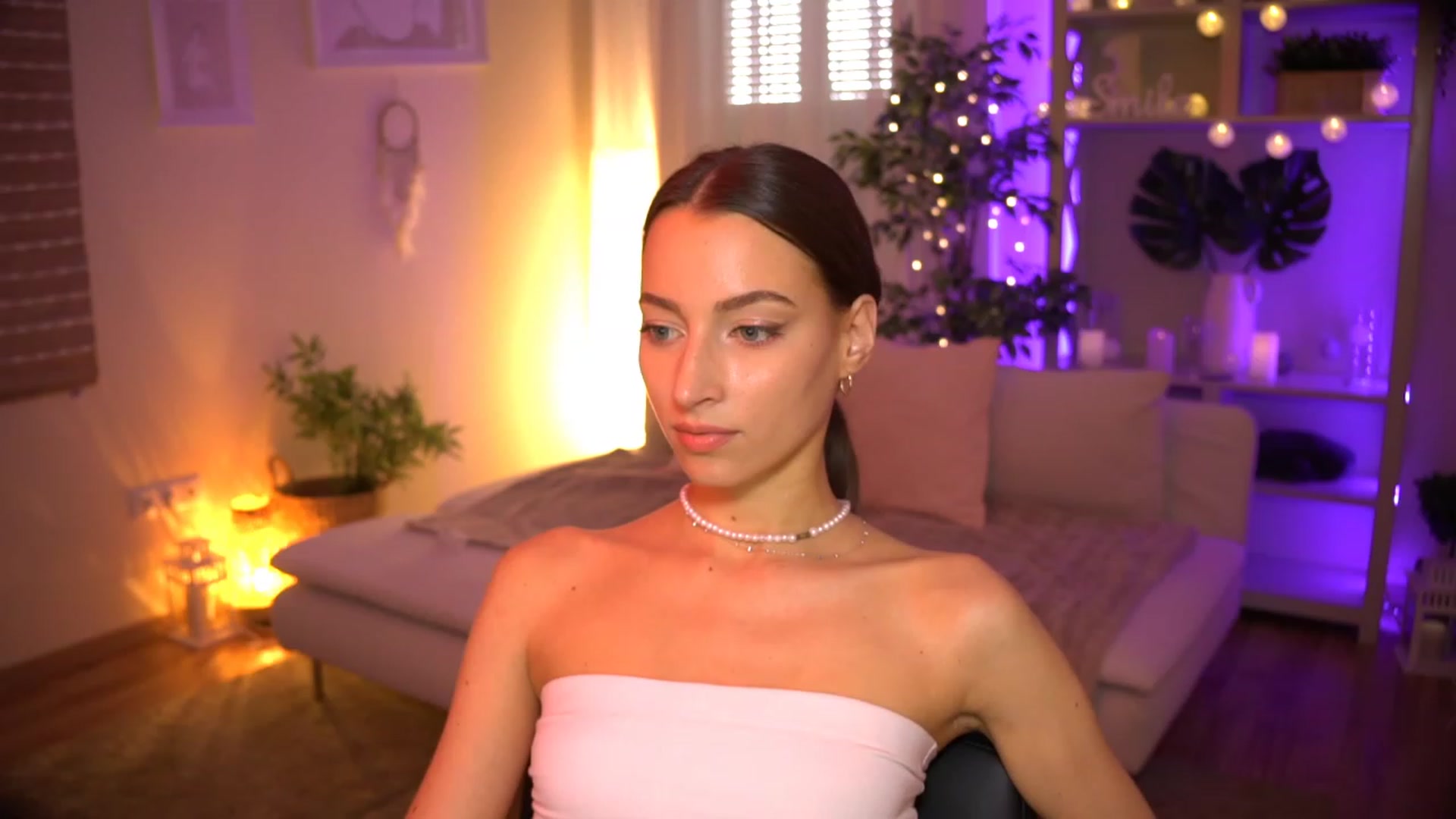 Gallery image thumbnail from Emily_grey69's myfreecams stream on, 06/20/2023, 17:15 image 2 of 20
