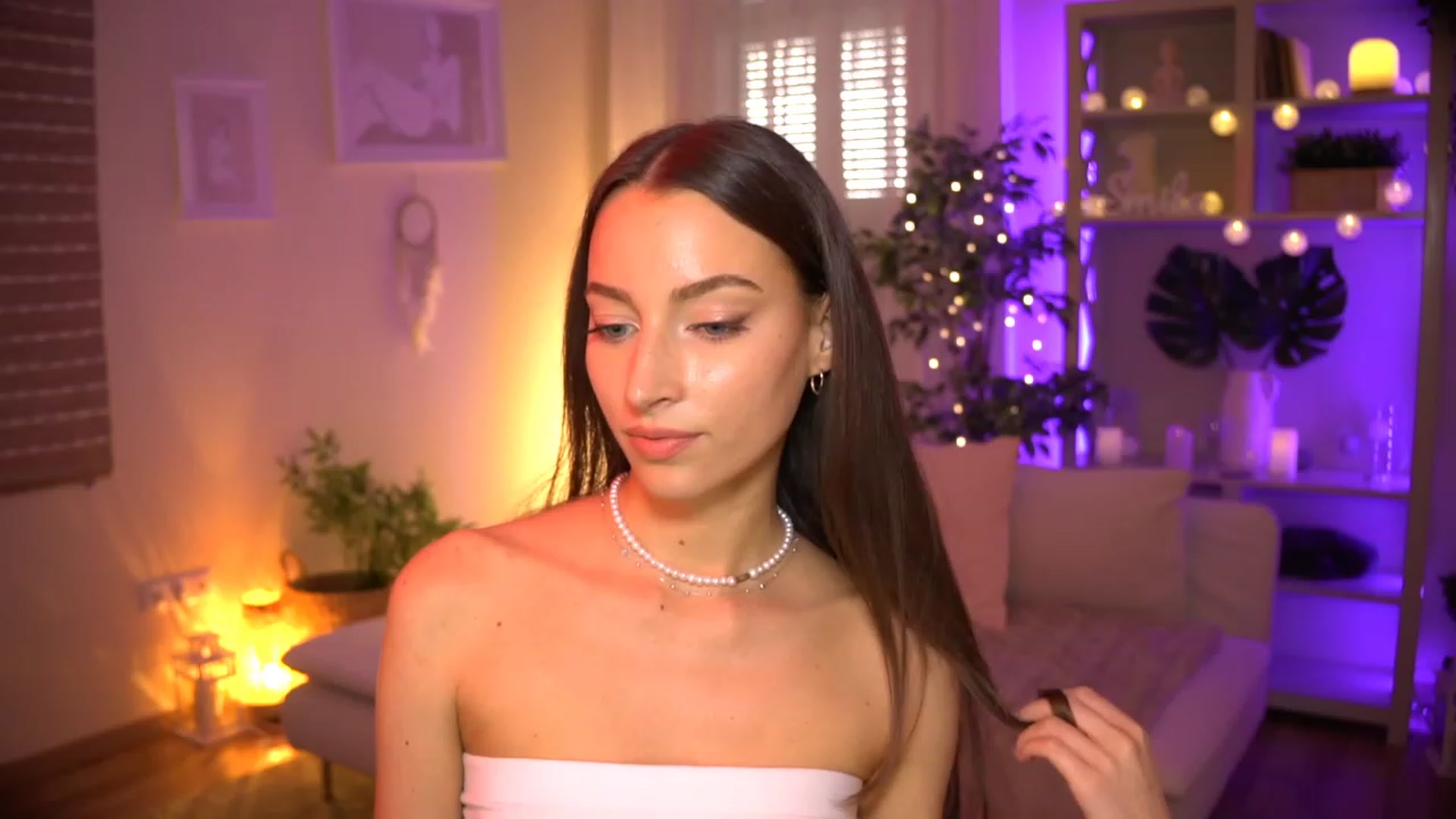 Gallery image thumbnail from Emily_grey69's myfreecams stream on, 06/20/2023, 17:15 image 18 of 20
