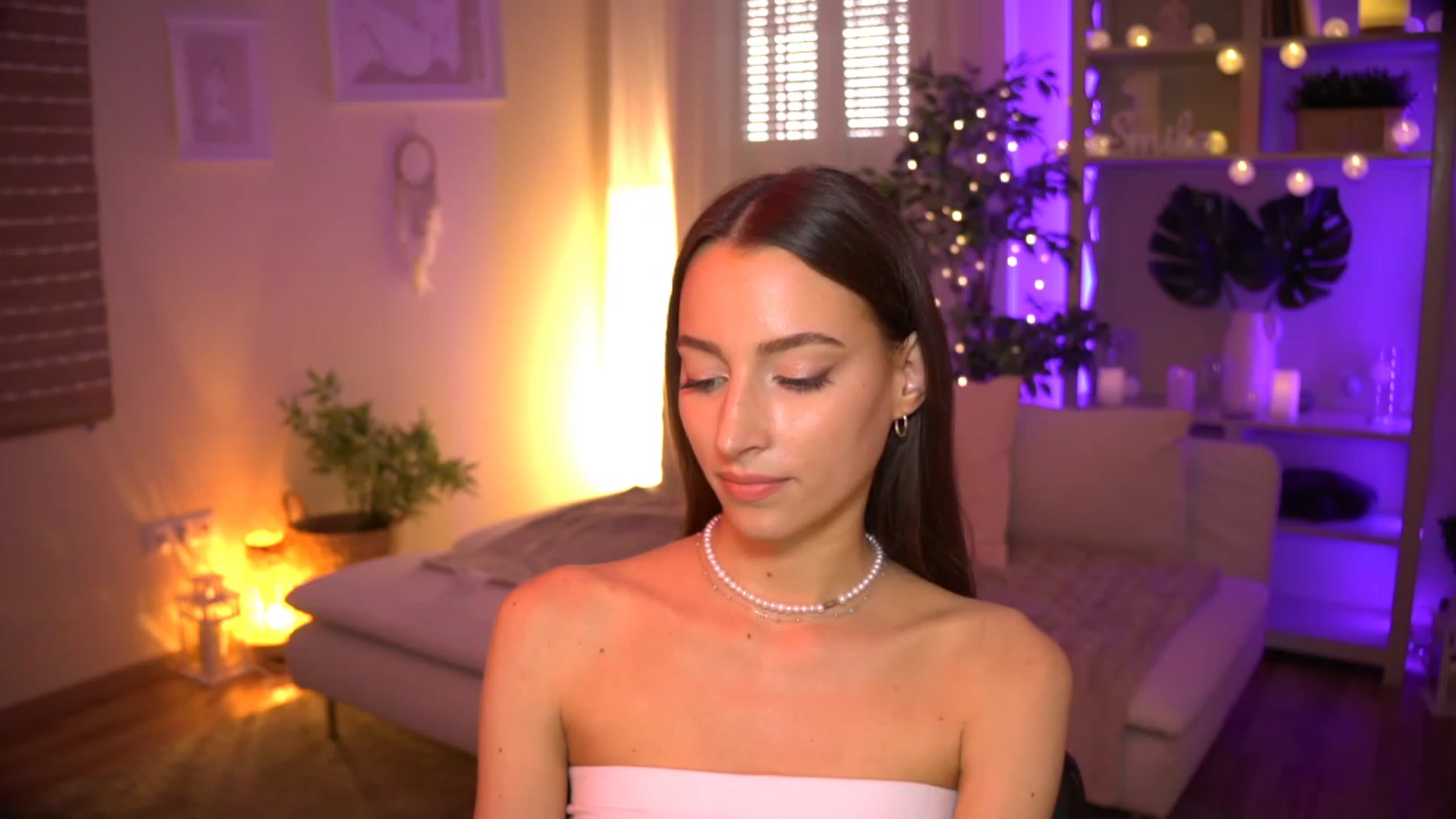 Gallery image thumbnail from Emily_grey69's myfreecams stream on, 06/20/2023, 17:15 image 19 of 20