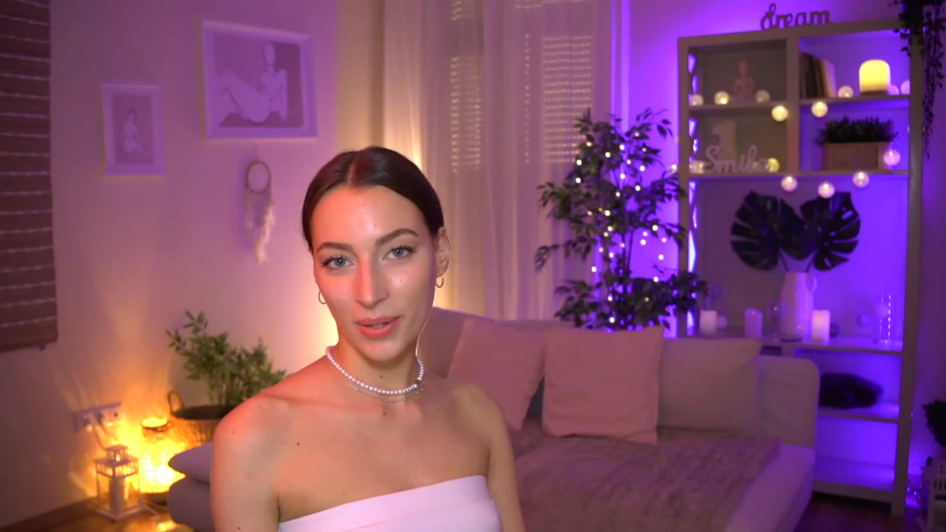 Gallery image thumbnail from Emily_grey69's myfreecams stream on, 06/20/2023, 18:22 image 12 of 20