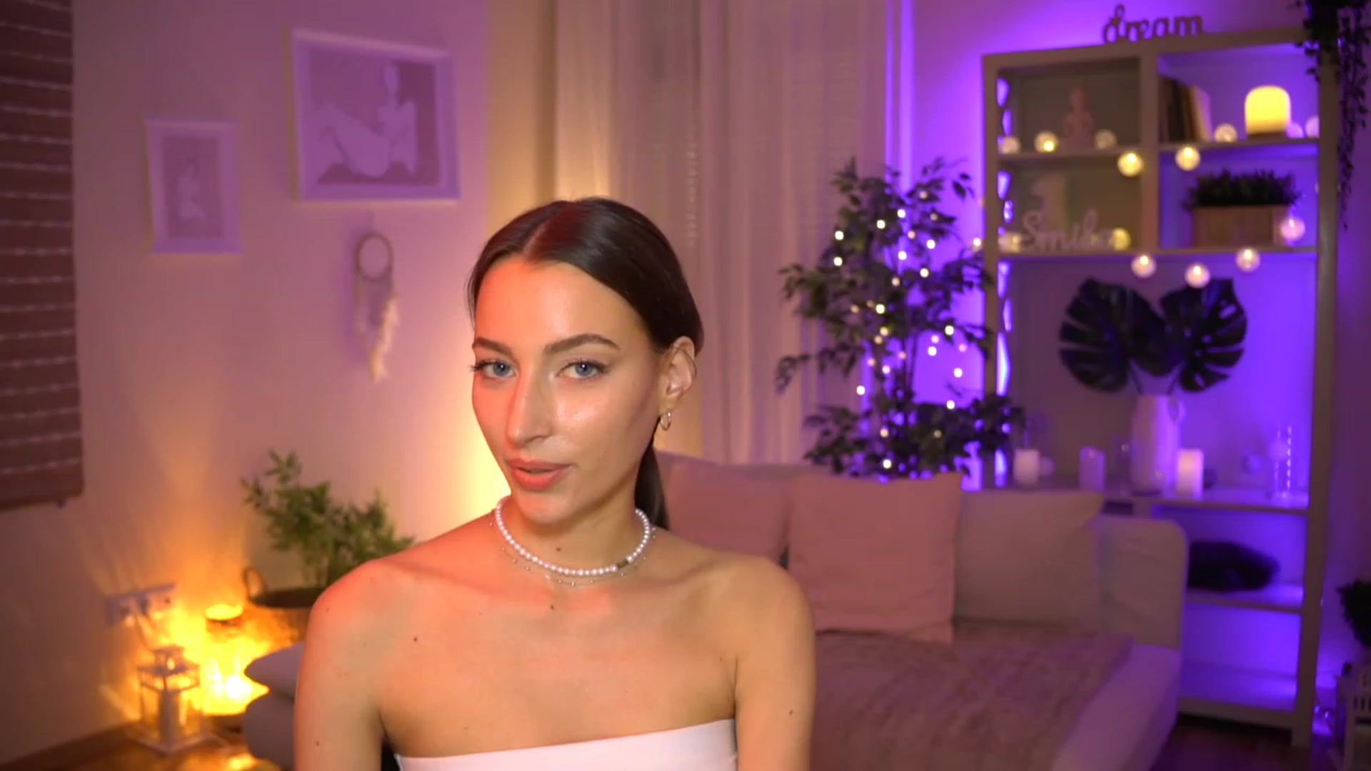 Gallery image thumbnail from Emily_grey69's myfreecams stream on, 06/20/2023, 18:22 image 14 of 20