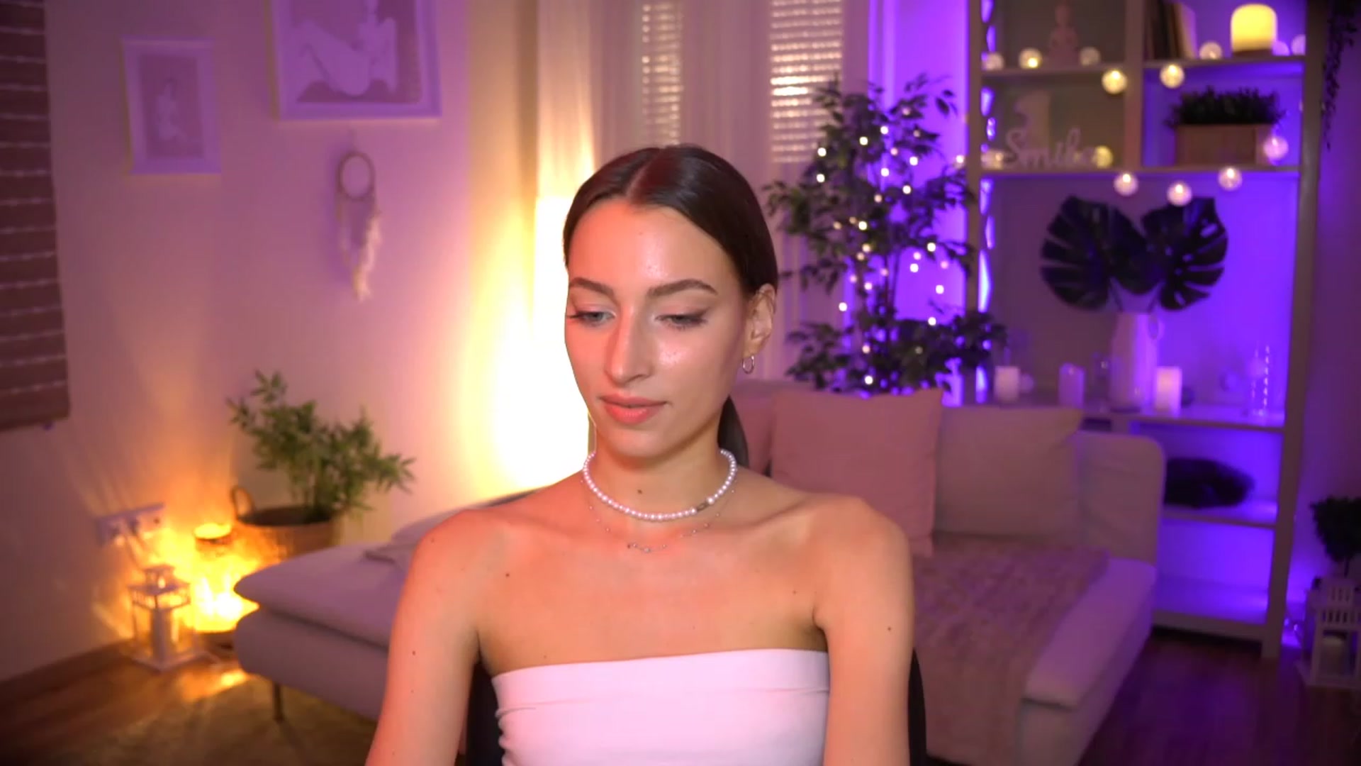 Gallery image thumbnail from Emily_grey69's myfreecams stream on, 06/20/2023, 18:22 image 1 of 20