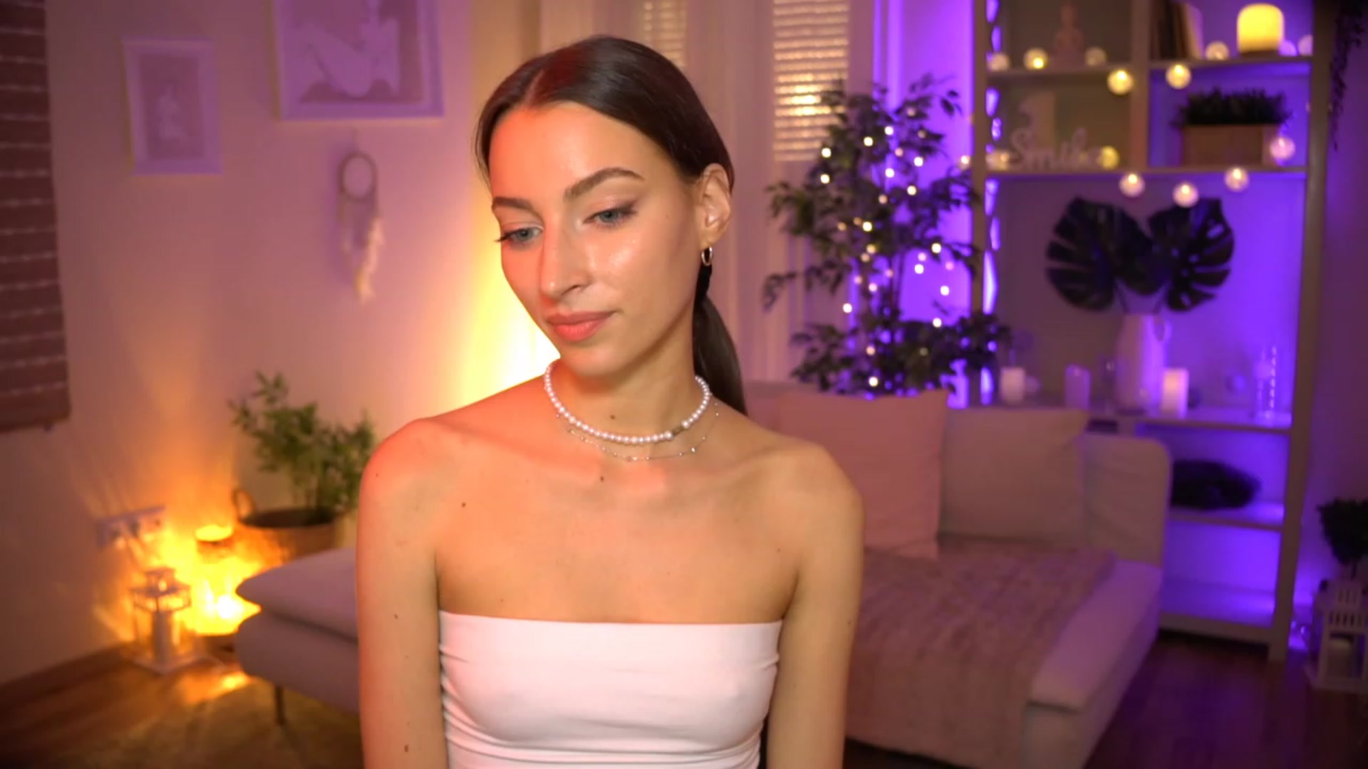 Gallery image thumbnail from Emily_grey69's myfreecams stream on, 06/20/2023, 18:22 image 4 of 20