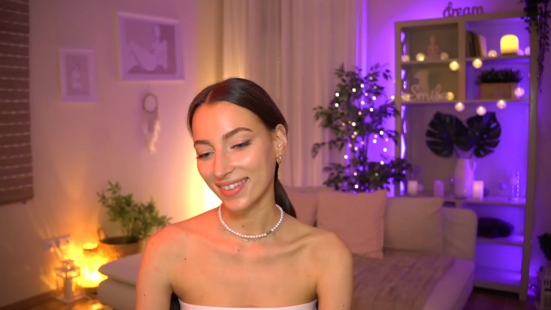 Gallery image thumbnail from Emily_grey69's myfreecams stream on, 06/20/2023, 18:22 image 15 of 20