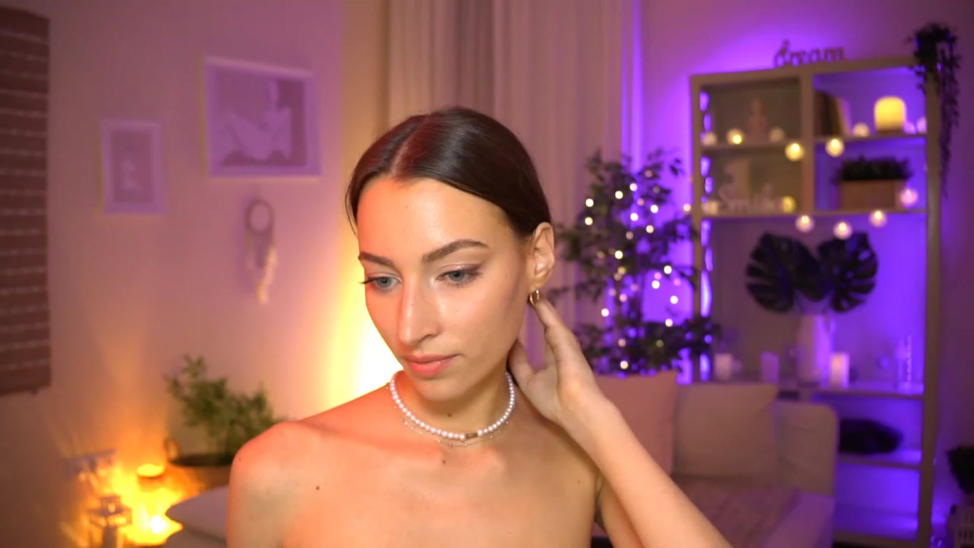 Gallery image thumbnail from Emily_grey69's myfreecams stream on, 06/20/2023, 20:19 image 2 of 20