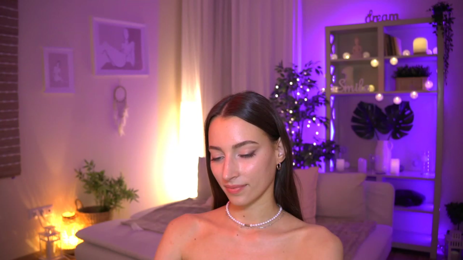 Gallery image thumbnail from Emily_grey69's myfreecams stream on, 06/20/2023, 20:19 image 11 of 20