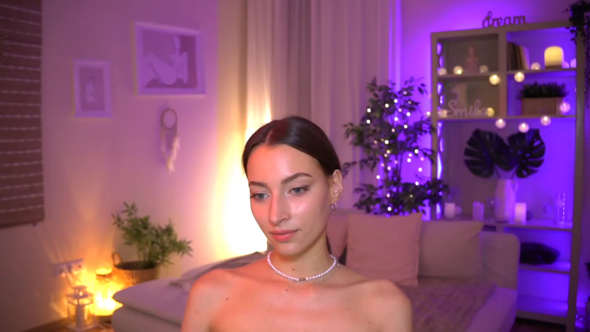 Gallery image thumbnail from Emily_grey69's myfreecams stream on, 06/20/2023, 20:19 image 3 of 20