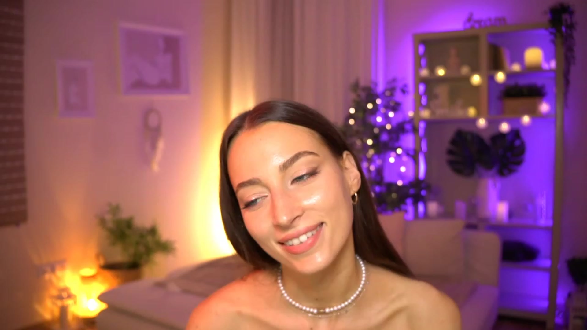 Gallery image thumbnail from Emily_grey69's myfreecams stream on, 06/20/2023, 20:19 image 14 of 20