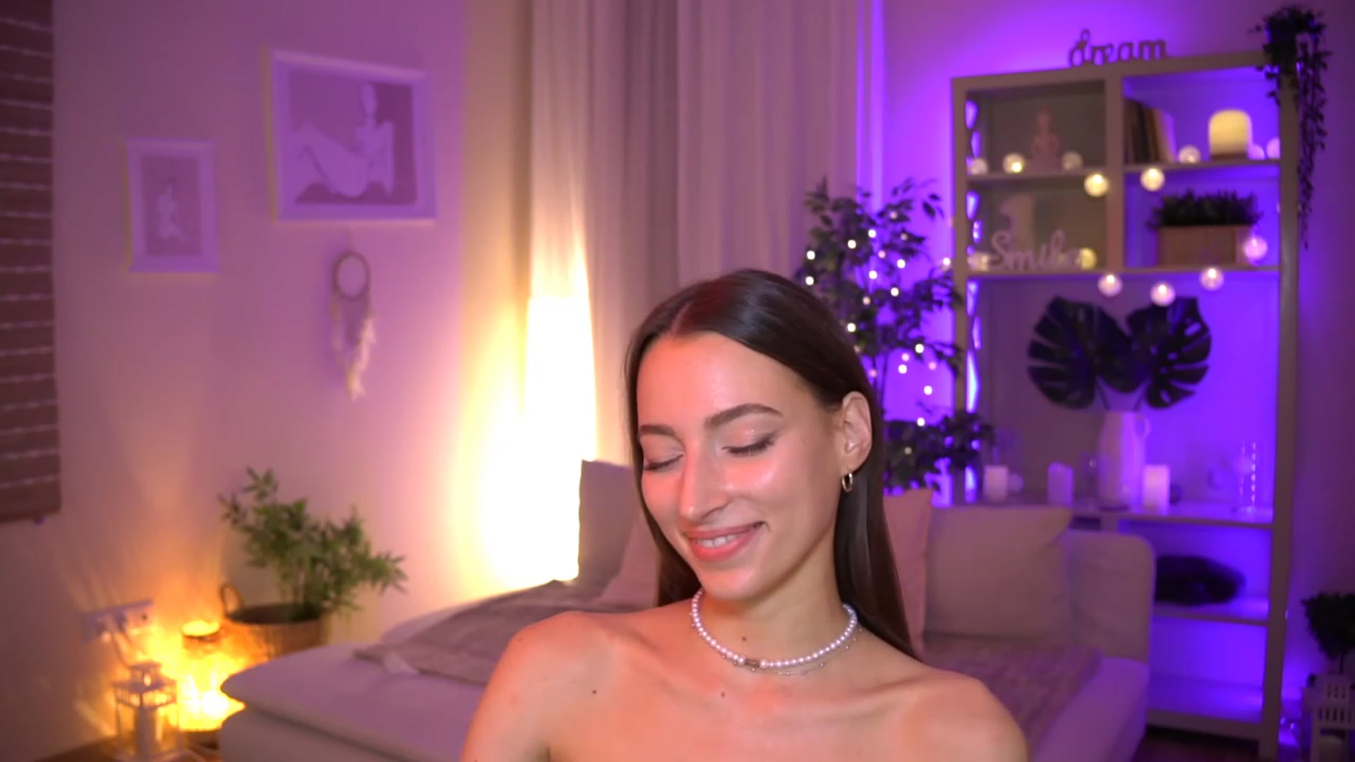 Gallery image thumbnail from Emily_grey69's myfreecams stream on, 06/20/2023, 20:19 image 13 of 20