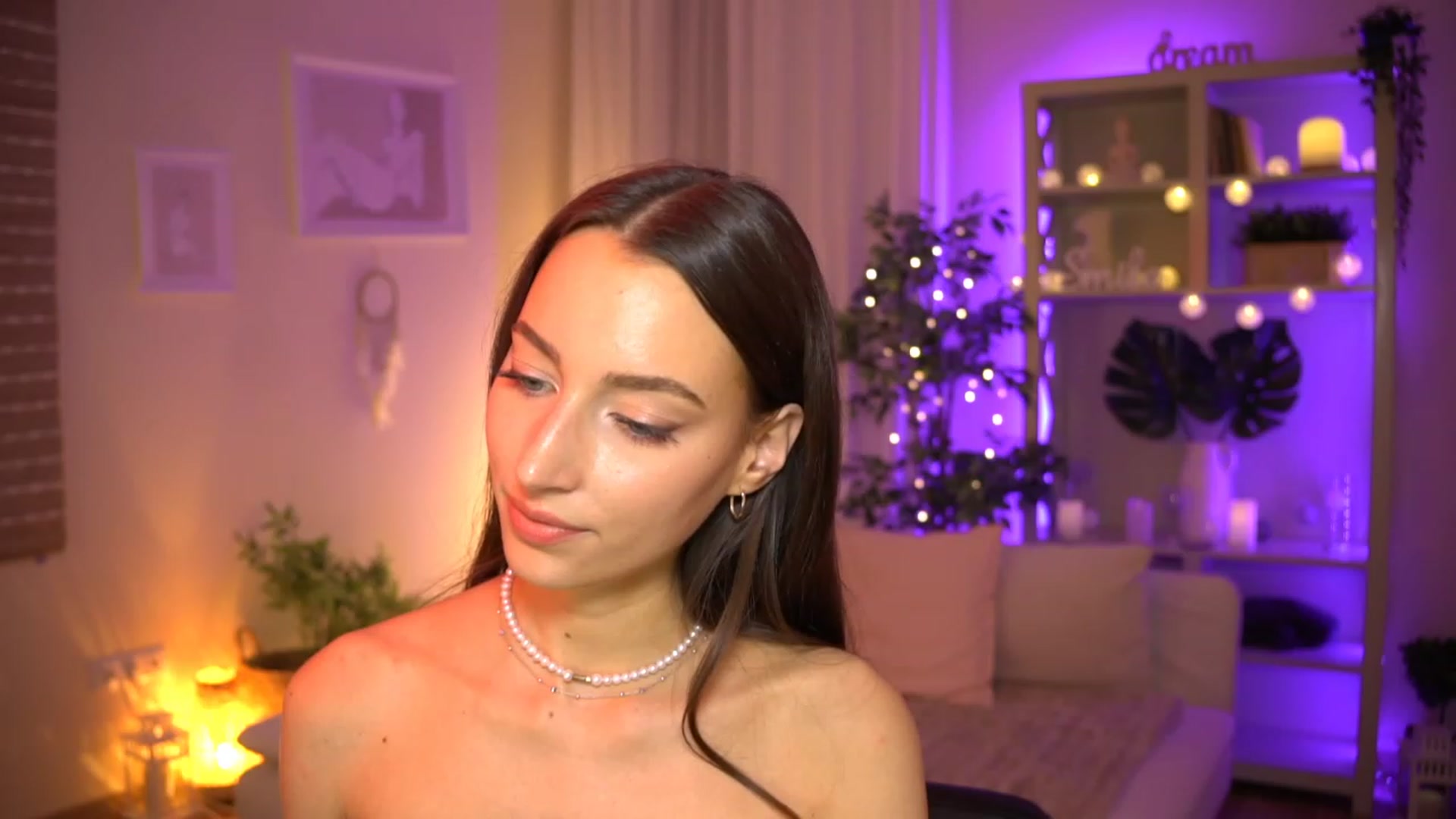 Gallery image thumbnail from Emily_grey69's myfreecams stream on, 06/20/2023, 20:19 image 9 of 20