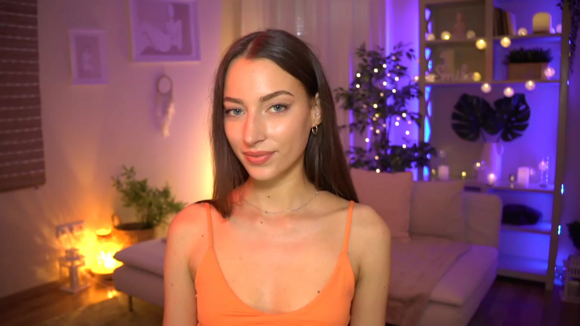 Gallery image thumbnail from Emily_grey69's myfreecams stream on, 06/21/2023, 15:28 image 12 of 20