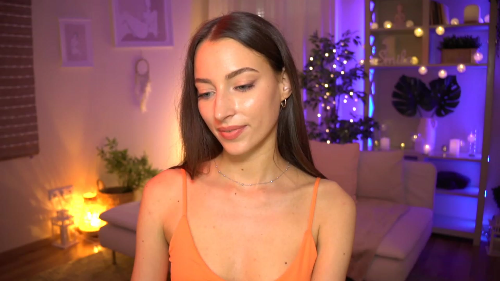 Gallery image thumbnail from Emily_grey69's myfreecams stream on, 06/21/2023, 17:09 image 18 of 20