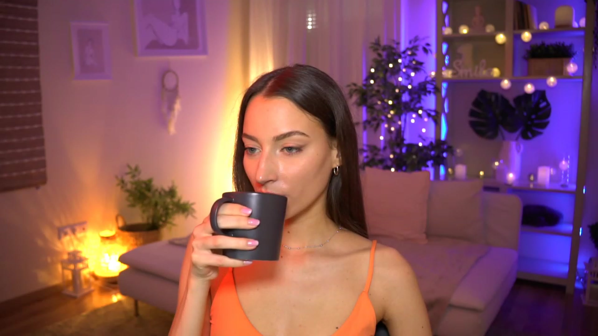 Gallery image thumbnail from Emily_grey69's myfreecams stream on, 06/21/2023, 17:09 image 20 of 20