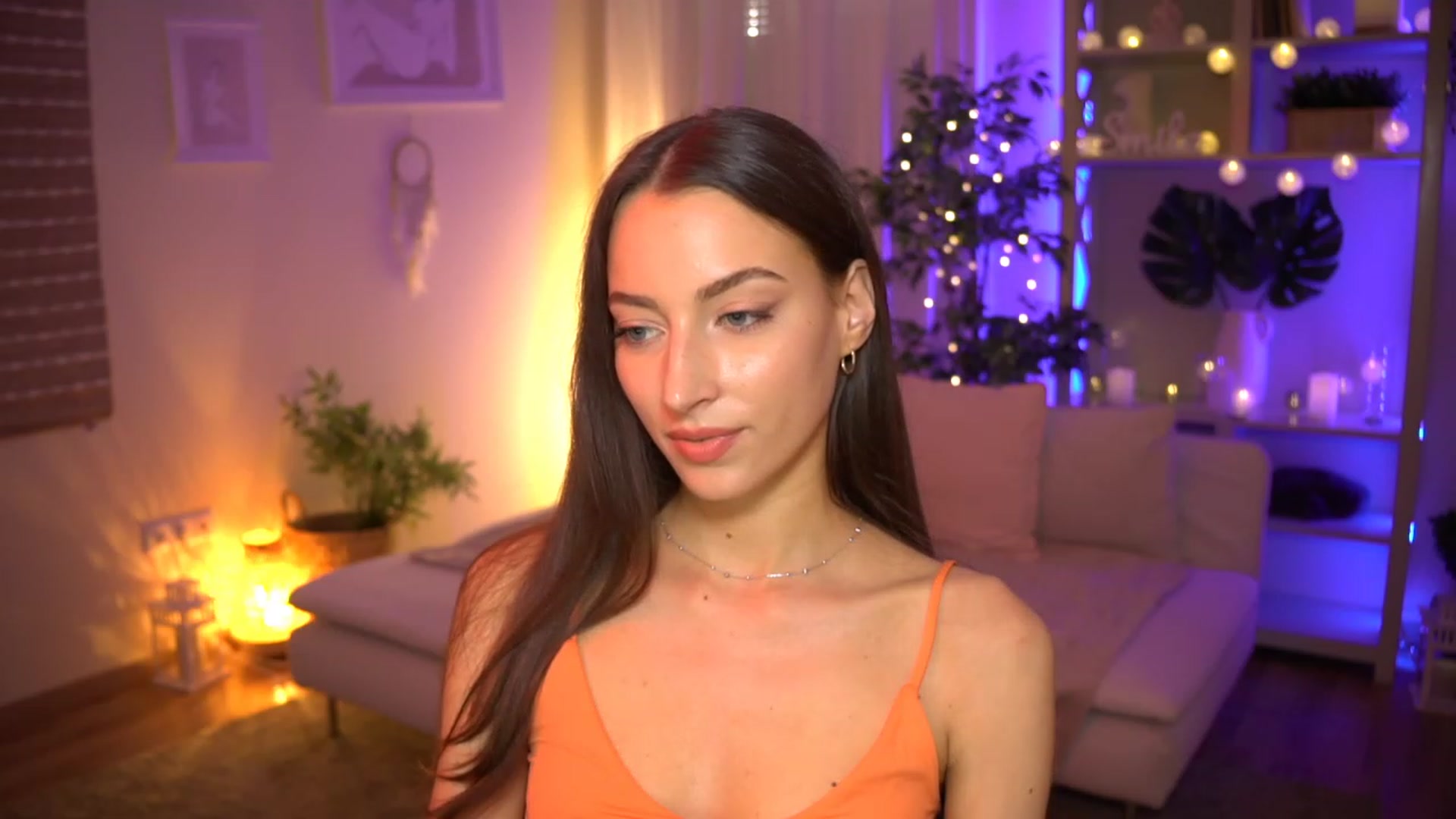Gallery image thumbnail from Emily_grey69's myfreecams stream on, 06/21/2023, 17:09 image 11 of 20