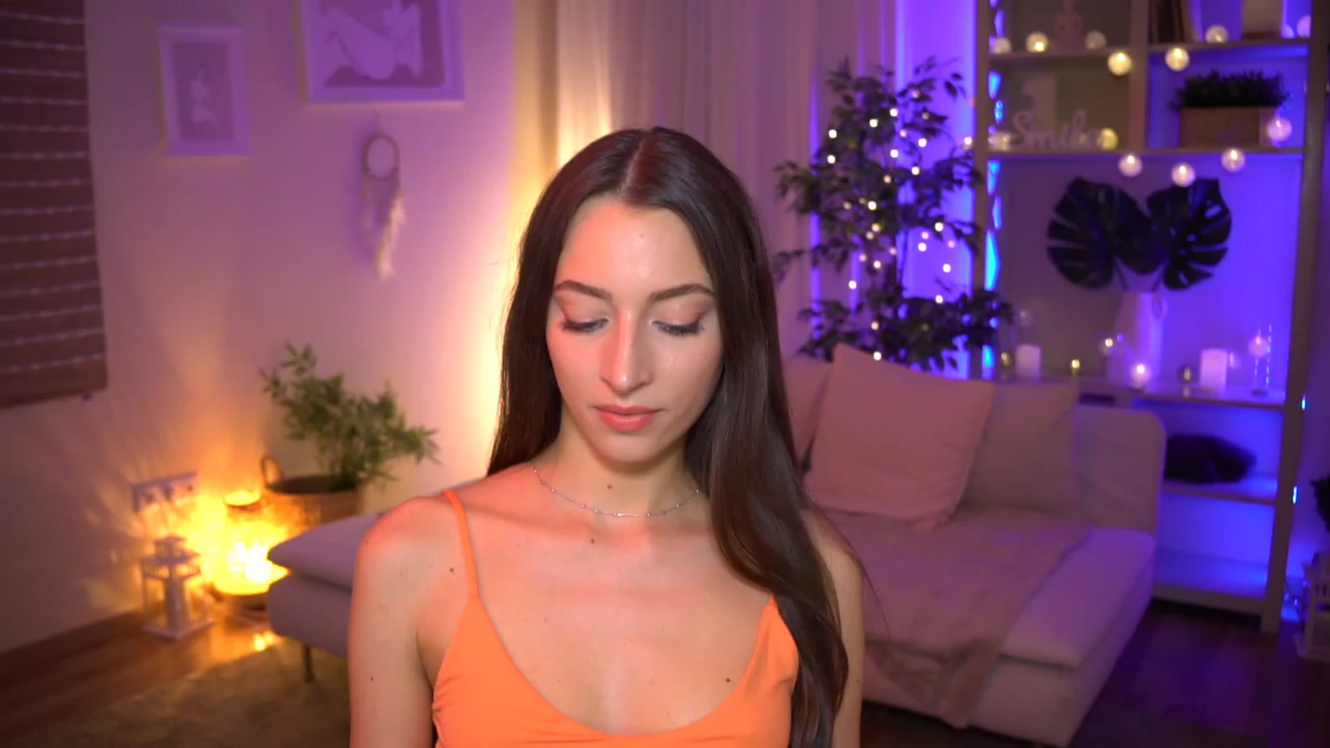 Gallery image thumbnail from Emily_grey69's myfreecams stream on, 06/21/2023, 19:15 image 4 of 20