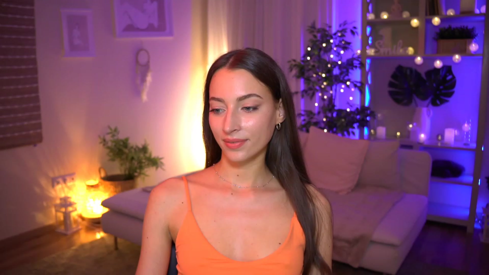 Gallery image thumbnail from Emily_grey69's myfreecams stream on, 06/21/2023, 19:15 image 7 of 20