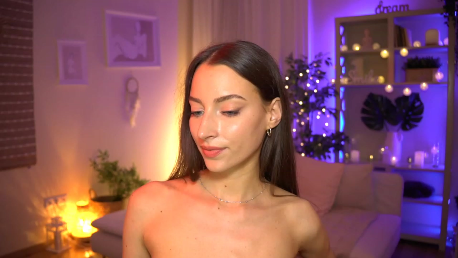 Gallery image thumbnail from Emily_grey69's myfreecams stream on, 06/21/2023, 19:15 image 15 of 20