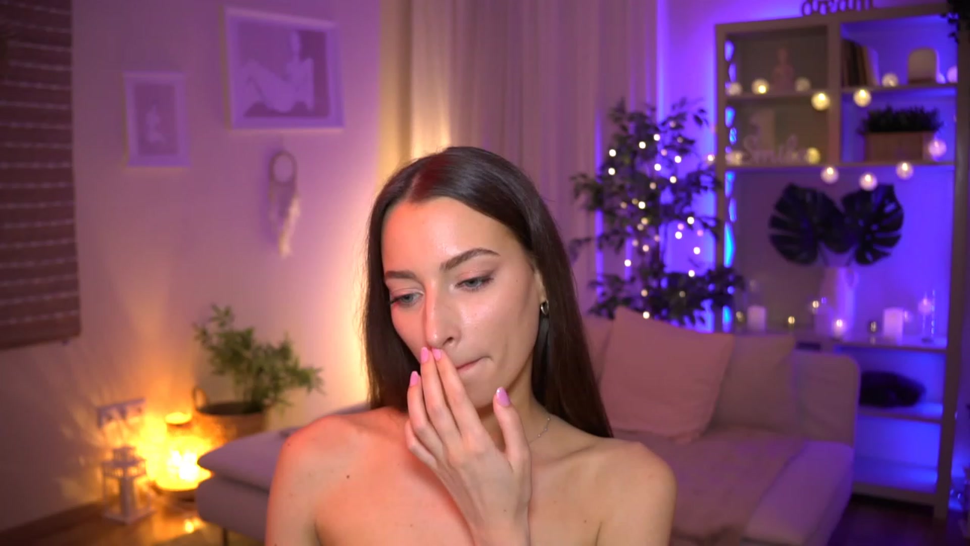 Gallery image thumbnail from Emily_grey69's myfreecams stream on, 06/21/2023, 19:15 image 20 of 20
