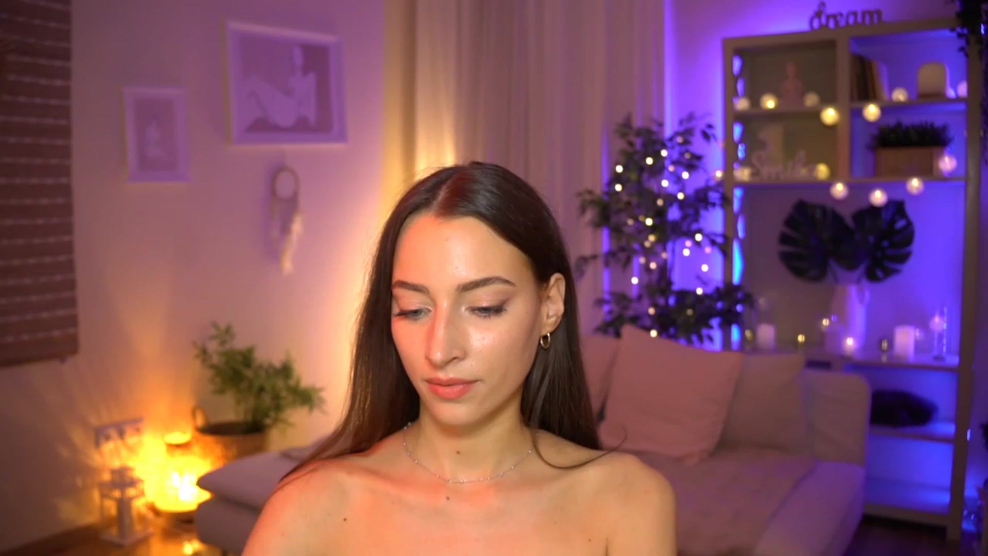 Gallery image thumbnail from Emily_grey69's myfreecams stream on, 06/21/2023, 19:15 image 16 of 20