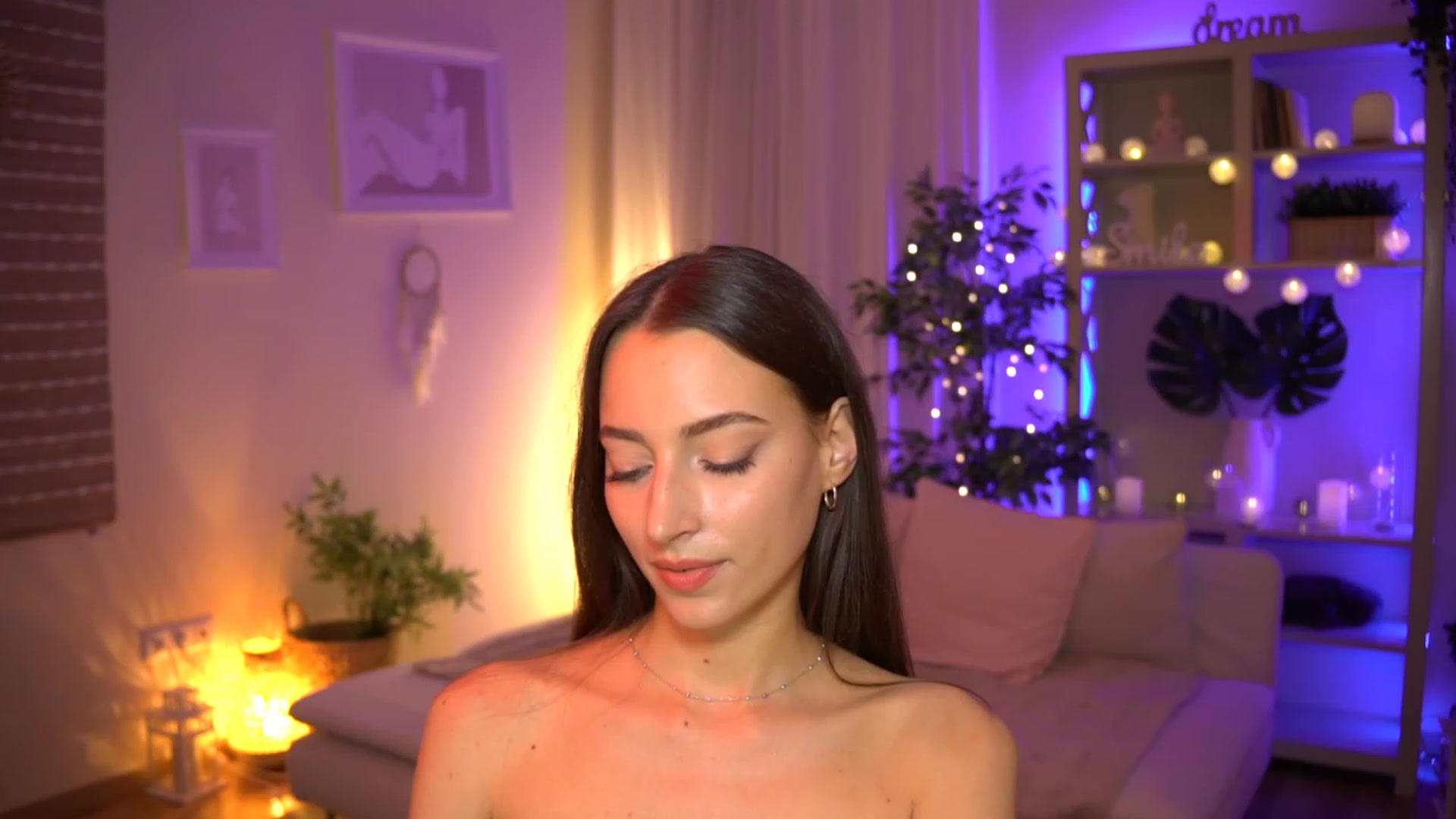 Gallery image thumbnail from Emily_grey69's myfreecams stream on, 06/21/2023, 19:15 image 17 of 20