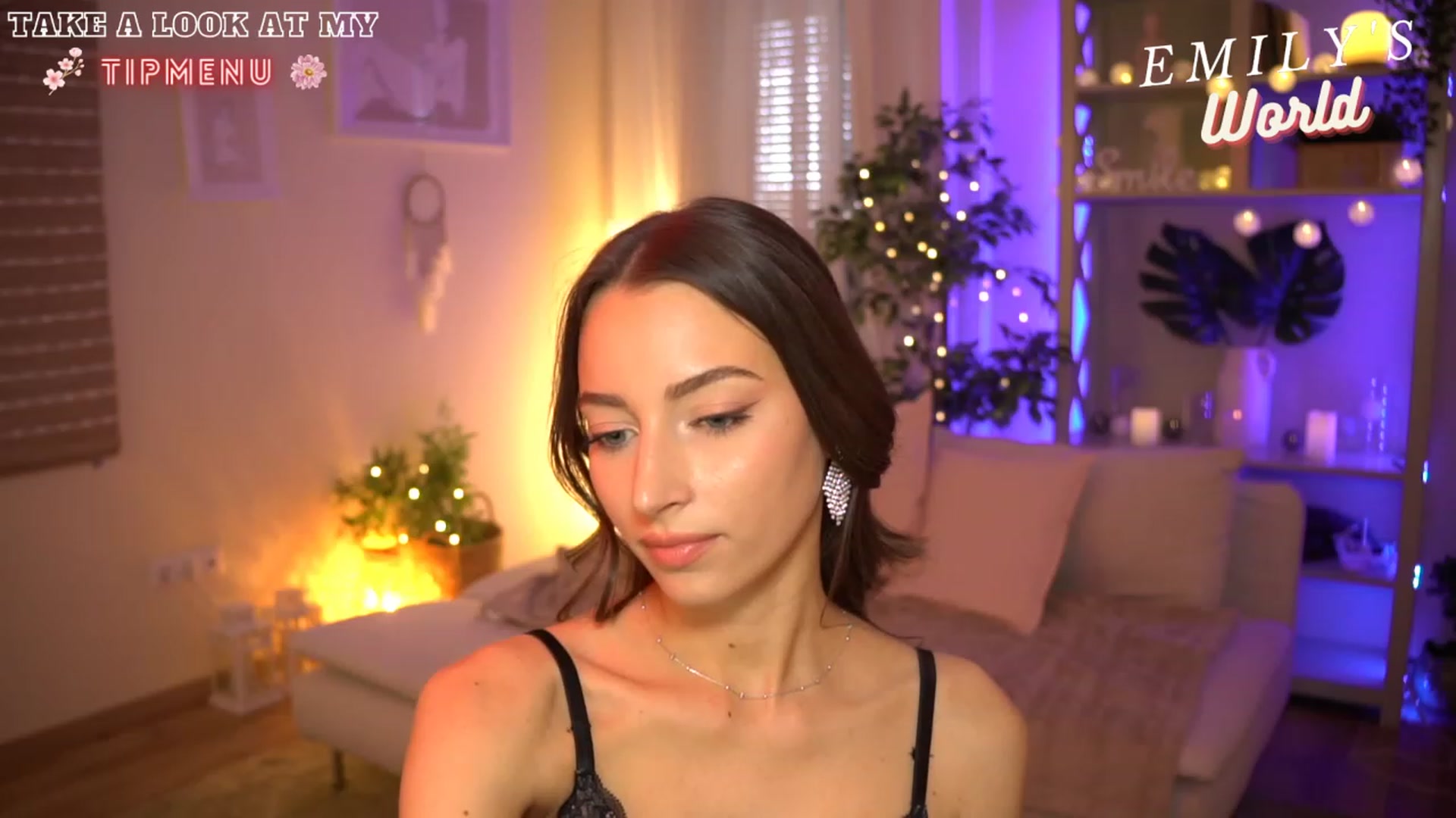 Gallery image thumbnail from Emily_grey69's myfreecams stream on, 07/08/2023, 13:08 image 14 of 20